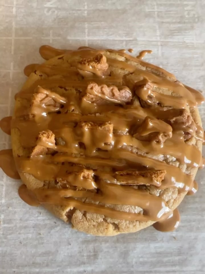 Get into our latest creation !!! #theskymile A delicious and decadent soft, yet just the right amount of crunchy cookie. This Biscoff cookie, drizzled with Biscoff cookie butter is a 10/10 🔥🔥🔥🔥 Delightful 🩷