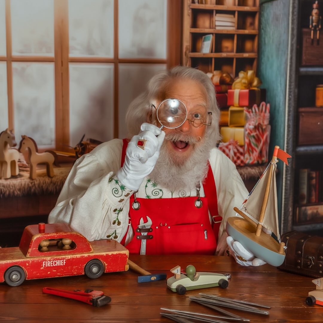 I see that the holiday season is just around the corner. Check links in my bio for photo opportunities with Santa this season. I’ll try to keep it updated. You’ll also find a link to all to all my contact information in case you would like to schedule your own time with Santa. Photo by @carlyanne_photography