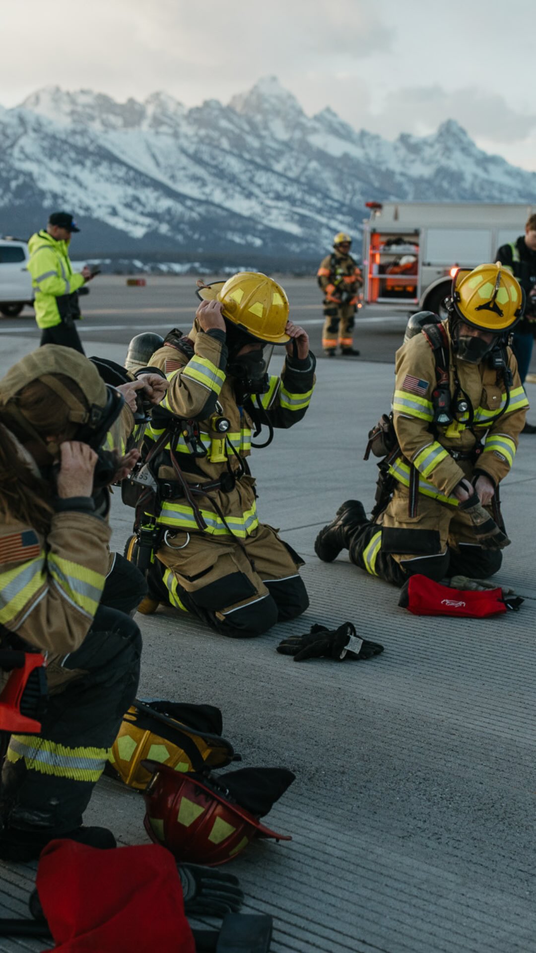 Dropping in with a quick message from the team at @jh_fire_ems 🔥
Your support for the Jackson Hole Fire/EMS Foundation helps support your local fire department!
See you tomorrow at the #oldbills2025 Fun Run. We have a surprise to unveil that will be a huge gift to our community.
Swing by Booth #125 to say hello!
#oldbillsfunrun #oldbills2025 #supportlocal #jhfireems #jhfireemsfoundation #tetoncountywyoming #communitystrong #jacksonholefireems #community #firstresponders #onefamily