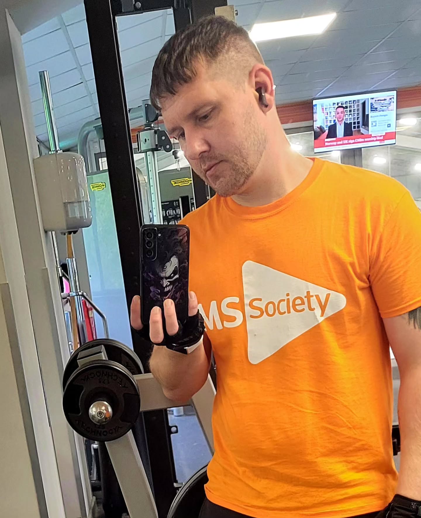 Made it to the gym today 🙏🧡
A long time since I've been consecutively but that's 2 weeks in a row. ☺️😊
It’s a battle almost every time I go, especially lately. The body aches, the mind argues, and the excuses are ready before I even get there.
But pushing through the hard parts and turning up is where the real win lives for me.
#MultipleSclerosis #MSAwareness #MSWarrior #Inthistogether #Beneaththetracksuit