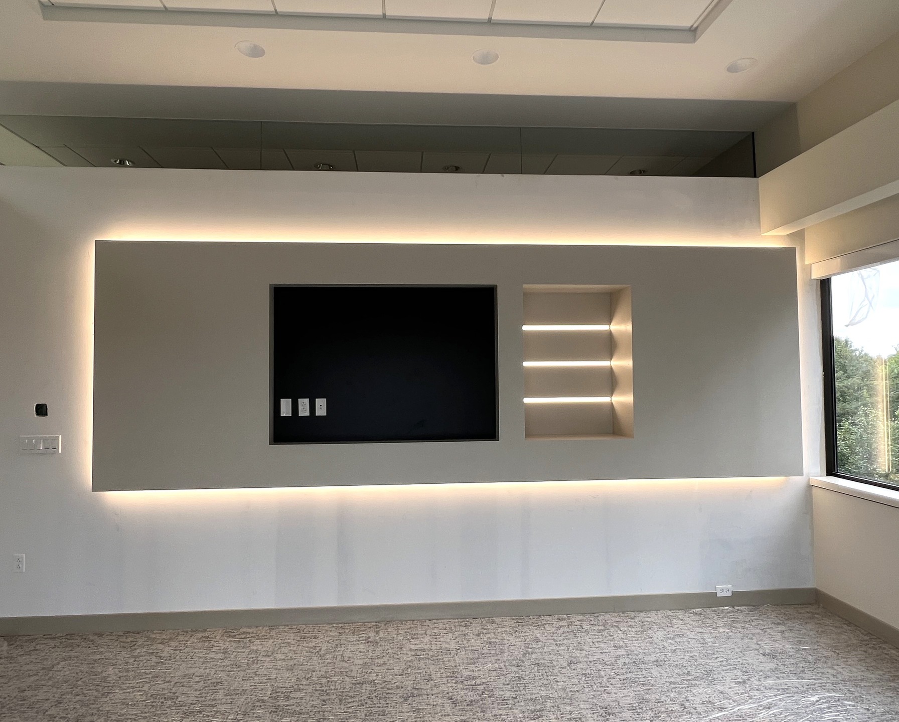 TV wall surround installed by our commercial team featuring Dekton by Cosentino "Aeris" Matte finish 🤩
📍940 Wellington Ave, Cranston, RI 02910
⏰Mon-Fri: 8:30-5pm / Sat: 9-3pm / Sun: Closed
☎️401-780-9639
🌐www.stonedepotofri.com
#tvwallmount #tvsurround #dekton #dektonporcelain #dektonaeris #porcelain #commercialproject #stonefabricators #ri #ma #ct #ny