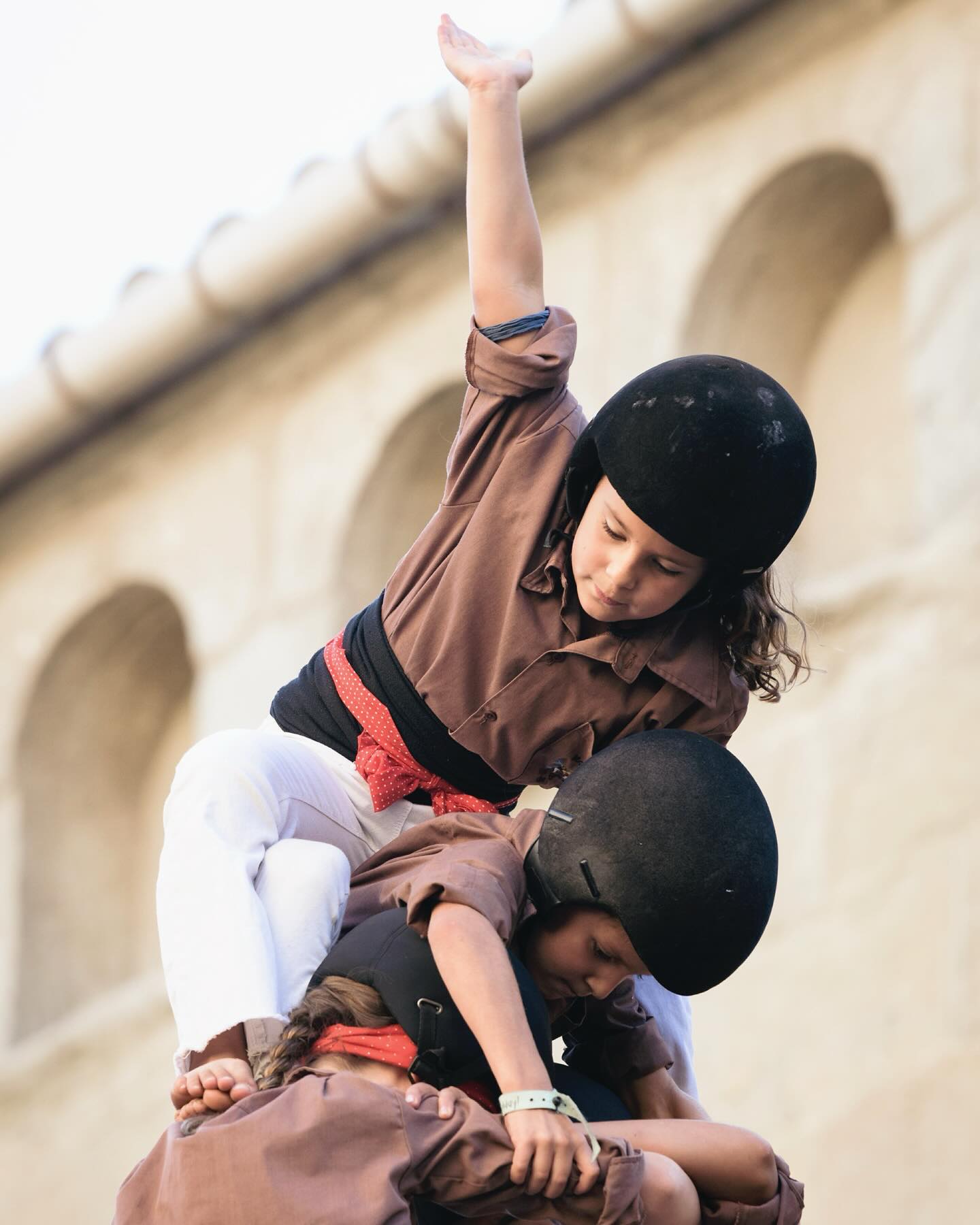 Força, equilibri, valor i seny.
🤎 @margeners
📸 https://margeners.mcb.cat
…
#Guissona #Segarra #força #equilibri #valor #seny #castellers #castells #humantowers #margeners #sangmarró #festamajor #festa #festadirecte #culturapopular #tradicionscatalanes #festescatalunya #catalunyaexperiencie #turismeguissona #turismesegarra
…
@ajguissona @turisme.ccsegarra @turismeguissona @human_towers @marcllorensguim @revistacastells @castellsenxarxa @moncasteller