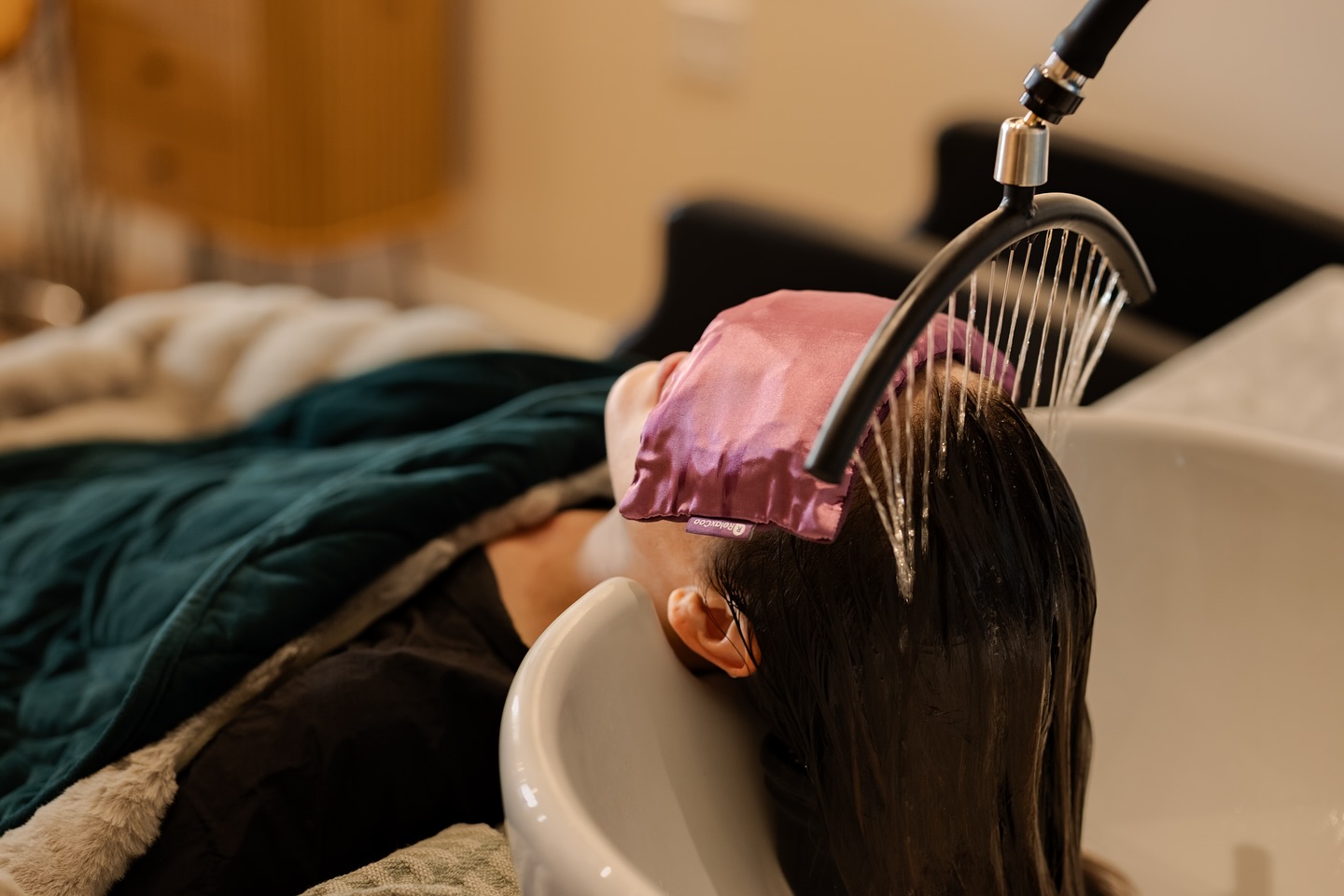 Asheville’s Head Spa Sanctuary✨
Come relax in the River Arts District where our light and plant filled space invites you to slow down and breathe. Gentle scalp massage and nourishing treatments melt tension, boost circulation, and support healthy hair growth.
Scalp Renew Treatments:
• Mini Scalp Renew – 30 min / $75
Scalp analysis, dry brushing, scrub, mask, and mini massage + blowout.
• Full Scalp Renew – 1 hr / $150
All of the above + pre-wash treatment, scalp oil, steam, and post-analysis.
• Lush Scalp Renew – 1.5 hrs / $225
Our most indulgent all of the above + double cleanse, active serum, hand & arm massage, steam, and in-depth care.
Ready to relax? Reach out to your stylist to book. 🌿✨
.
.
.
.
.
#headspa #japaneseheadspa #scalptreatment #scalpcare #hairspa #healthyhair #scalphealth #hairgrowth #haircare #selfcare #relax #massage #spa #salon #hairgoals #hairsalon #hairstylist #beauty #asheville #ashevillenc #balmsalonasheville #balmsalon