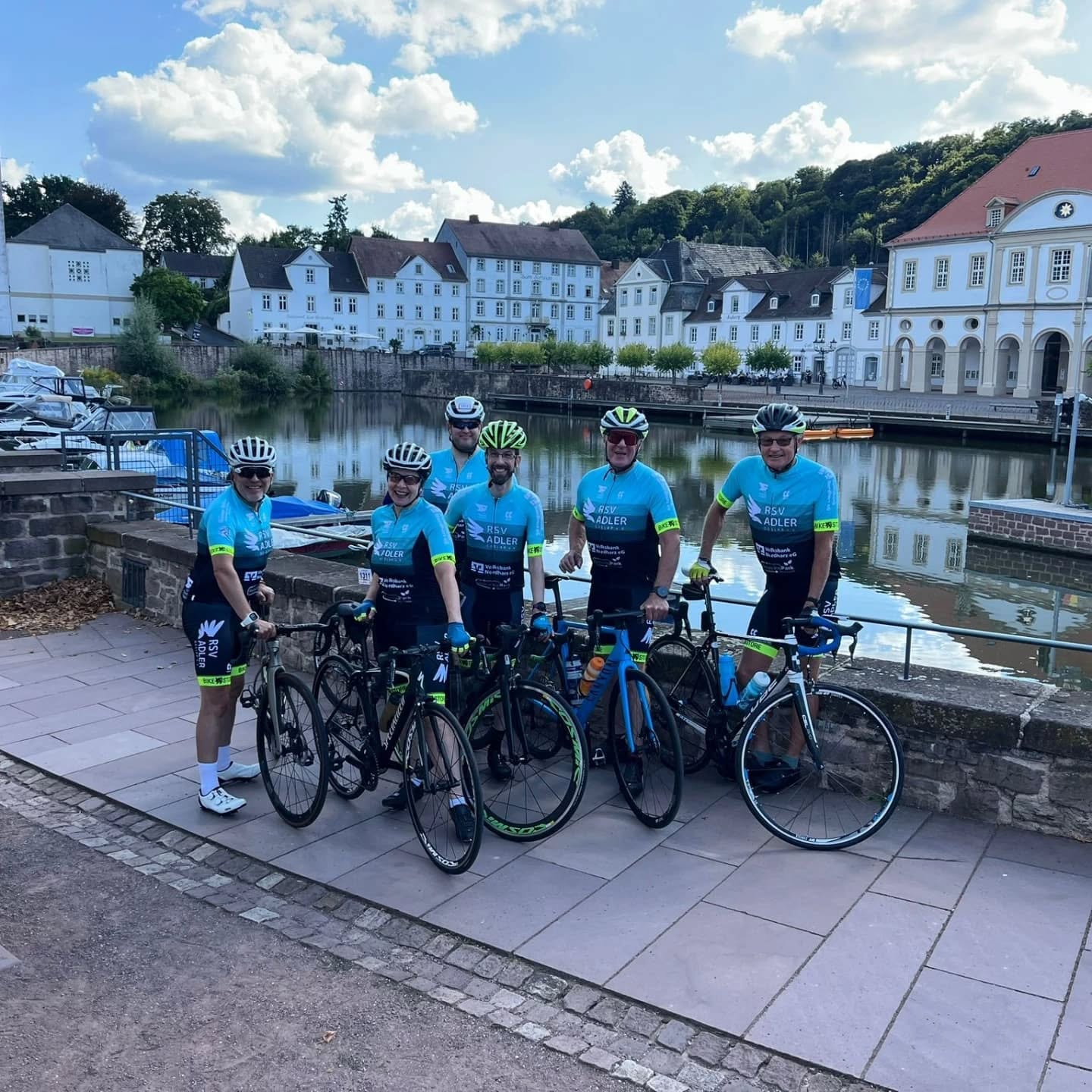 1x im Jahr ist Vereinswochenende ✊🏼 Dieses Jahr in Dassel, in der Nähe von Göttingen. Das Wetter ist wie bestellt und die gemeinsame Zeit ist mehr als "nur" Rad fahren.
Der Verein verbindet. So lässt es sich leben 🤩
#rsvadler #adlergoslar #rennradharz
