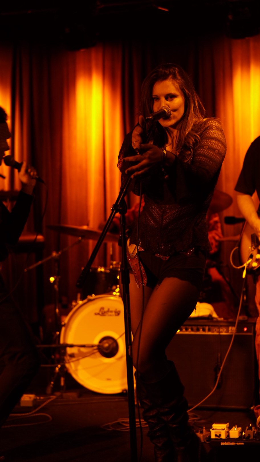 Who am I? I can tell you who I wanna be. I wanna be the microphone @jackiebonsignore is using. She could get an asexual nun feelin’ hot n heavy. And that’s a fact, Jack.
Our tune “Who Do You Think You Are?” is streaming on all platforms
📹: @floreaphotos
#newmusic #spotify #lamusic #rock #punk #funk #laartist #newband #talkbox #parliament #funkadelic #dance #livemusic #applemusic #prince #rickjames #mask #lamusic #getdown #turnitlose #girlgroup