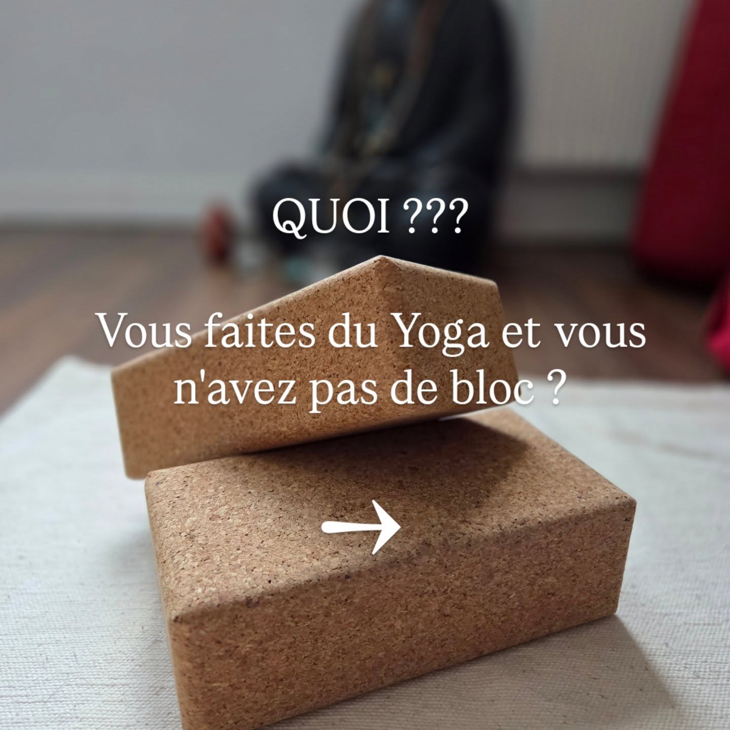 Pourquoi la plupart des yogis pensent que l'utilisation des blocs est pour les débutants ?
Je ne pratique quasiment plus sans eux. J'adore avoir ce soutien. Ils m'aident à avoir un meilleur alignement, à me sentir plus sûr dans certaines postures et à me détendre plus en profondeur dans d'autres.
C'est un tout petit investissement qui changera votre pratique et vous donnera une autre perspective !
Et toi es-tu plutôt pour les accessoires en yoga ou contre ?