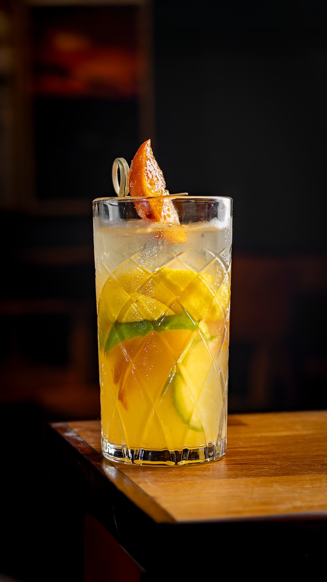 Uirapuru! Um encontro entre tradição e frescor.
Cachaça umburana, tangerina, limões e o toque adocicado do mel de cacau criam um drink único, vibrante e cheio de brasilidade.
Gonzalez Gastronomia – Irecê/BA
#VivaSerGonzalez #DrinksGonzalez #Uirapuru