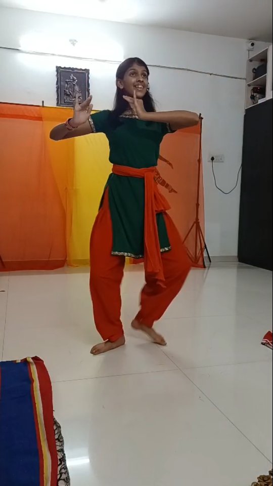 As a dance teacher, I've learnt that parental support is the greatest blessing 🙏. Every student shines in their own time, and as parents, our role is to wait, support, and trust the process 💫. Adwita, one of my dedicated student, recently performed Nritya Seva on Ganesha Chaturthi. Her consistent effort and passion for dance are truly inspiring 💖. Trusting the process and believing in our children is key to their growth and success 🌟.#SangiTharanga Dance and Music School Surat