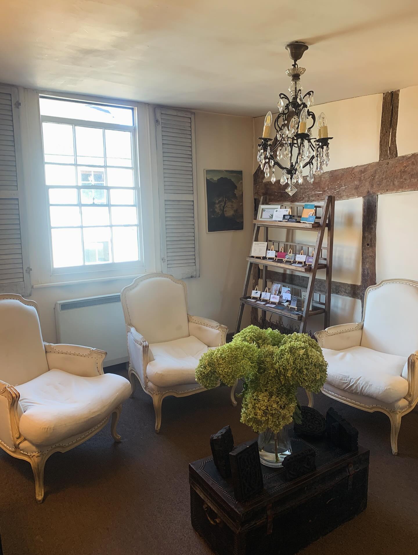 Lovely evening light coming into #purealton reception 🥰
#evening #clients #reflexology #alton #hampshire #purealton