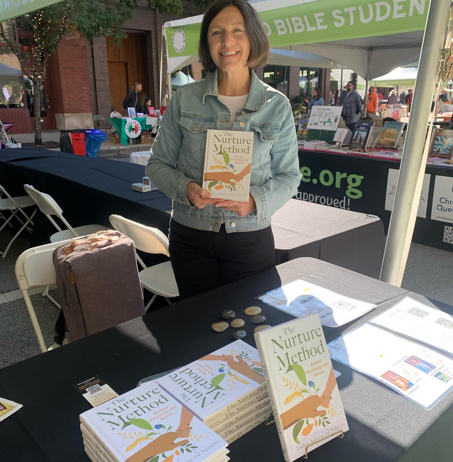 ☀️Today is @printersrowfest
🌿Stop by @chicagowrites today to meet many local authors!
🌸 I’ll be here with @ardenjoy with copies of the Nurture Method Mindfulness at home with babies!
#mindfulness #mindfulmoments #mindfulliving #booksbooksbooks #bookfair #books #familylife