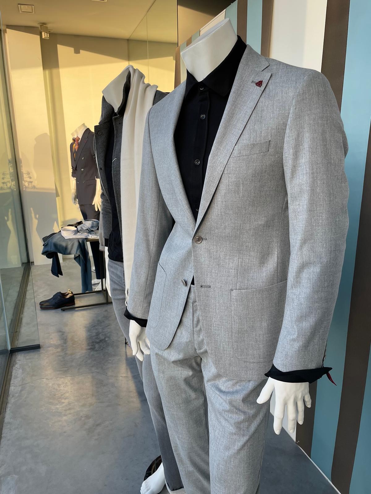 Autumn is coming ๐ Onze prachtige herfstcollectie is ondertussen geleverd! Kom deze mooie stuks uitkiezen in de winkel! Elke donderdag laatavondshoppen tot 10u! #kovaloffmen #menswear #mensfasion