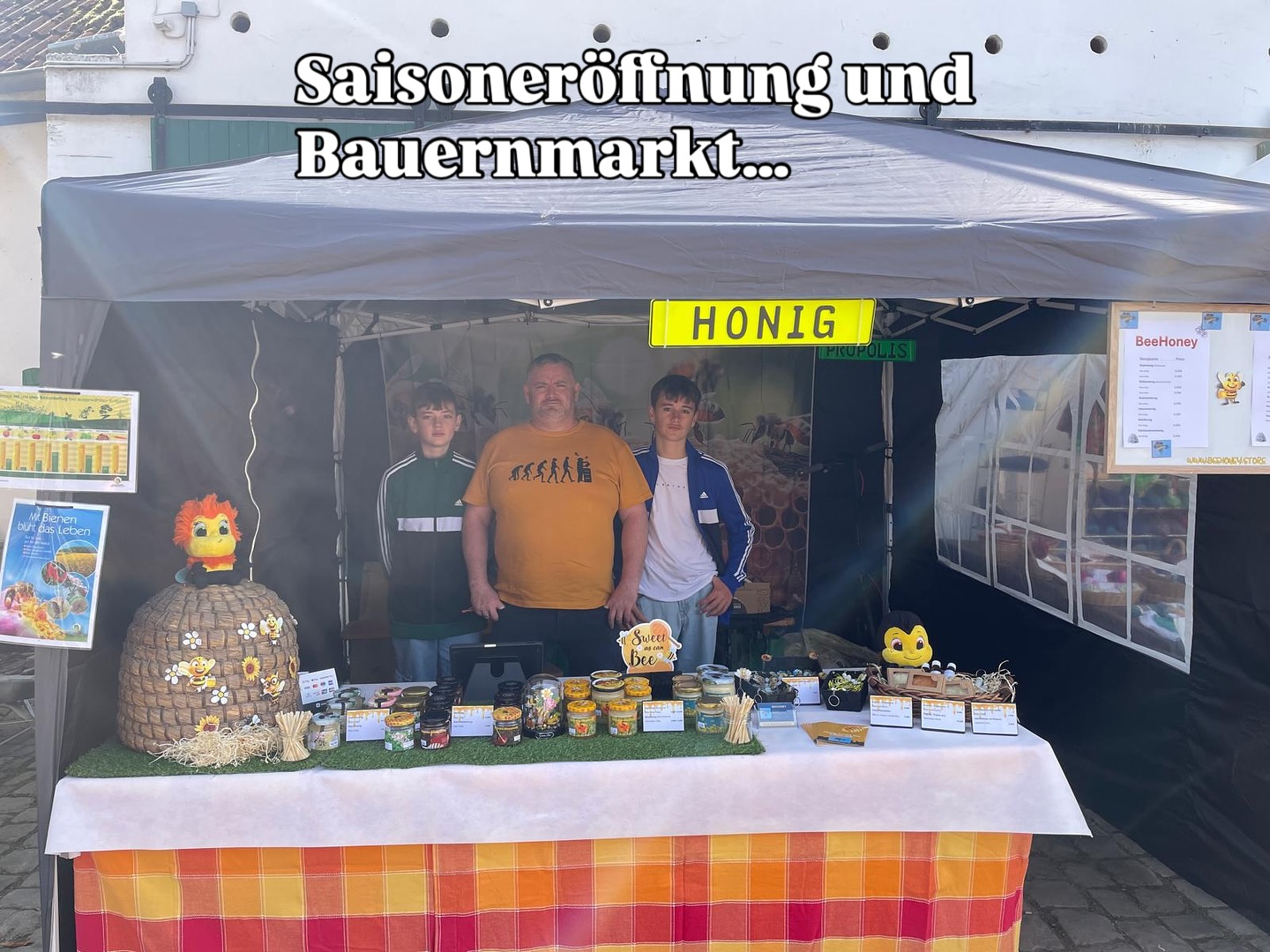 Saisoneröffnung und Bauernmarkt…
…seid willkommen und erfreut euch an den ganzen hiesigen Ausstellern. Wir sind auch wieder dabei mit unserem regionalem Honigsortiment…
Kommt vorbei beim @eldagser_hoflieferant
@matthias81krause
#mazensbbq #honig #imkerei #bienen #propolis #seife #salbe #bio #natur #genießer