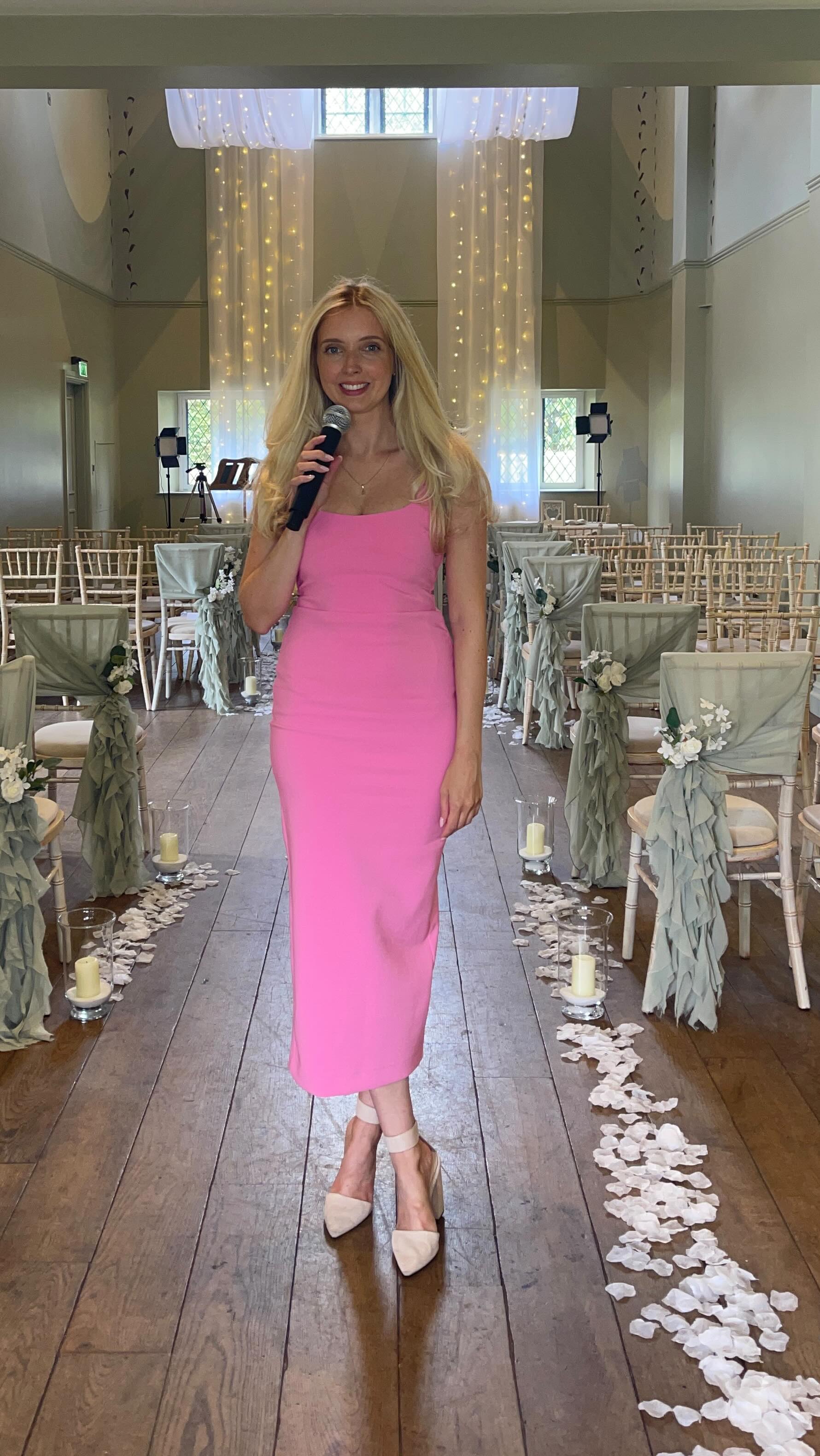 Come with me to @ellenboroughparkweddings as a Wedding singer 🎙️ 🩵 💒