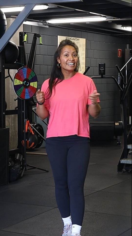 🌀 Mobility = Freedom of Movement.
Sterk zijn is belangrijk. Maar wat heb je aan kracht als je niet vrij kunt bewegen? Bij Original Physic geloven we dat mobiliteit de sleutel is tot betere prestaties, blessurevrij trainen en een lichaam dat goed voelt — elke dag. 💪✨
✅ Verbeter je houding & bewegingsvrijheid
✅ Train blessurepreventief
✅ Combineer kracht met souplesse
✅ Beweeg beter in sport én dagelijks leven
Mobiliteit is geen luxe. Het is de basis. 🚀
📍 Locatie: Original Physic – Amsterdam Noord
🌐 Start jouw reis naar beter bewegen:
👉 www.originalphysic.nl
Word sterker. Word soepeler. Word vrijer in je beweging. 🔥
#OriginalPhysic #MobilityTraining #FunctioneelBewegen #Blessurevrij #PersonalTrainingAmsterdam #AmsterdamNoord #BeweegBeter #SterkEnSoepel #MoveWithPurpose #Mobiliteit ##holisticapproach