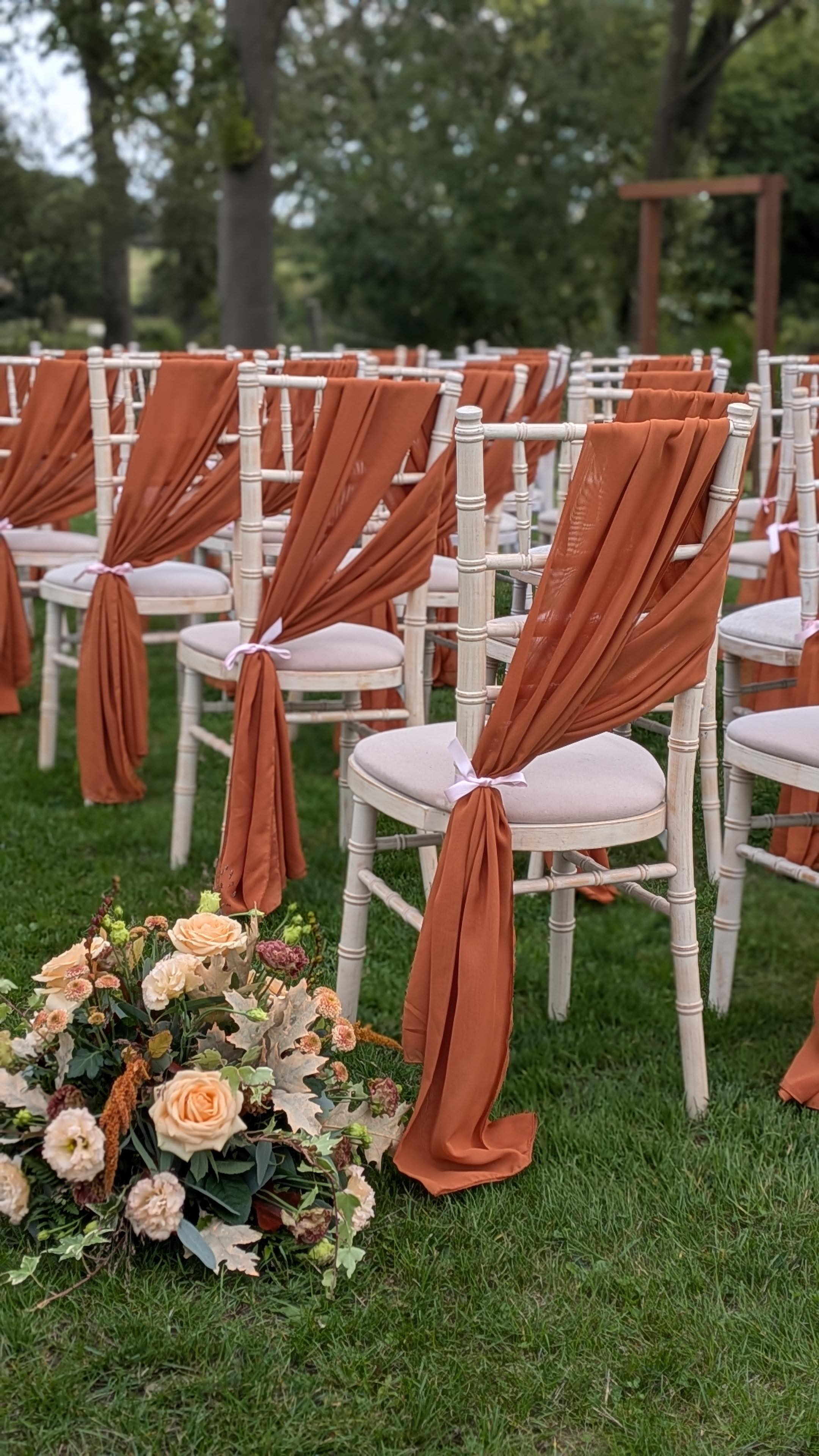 Laura & Richard @downhamhallessex
Adding coloured linen to the final look really does make a room pop and yiur ceremony sing!
Autumnal tones yesterday on a warm September afternoon.
Congratulations L&R
#coveritweddings #weddingstyling #tjdesignergroup #weddinginspiration #coverit #essexweddings #venuestyling #weddingstylist #weddinghire #weddinginspiration #autumnwedding #autumn #autumnvibes🍁