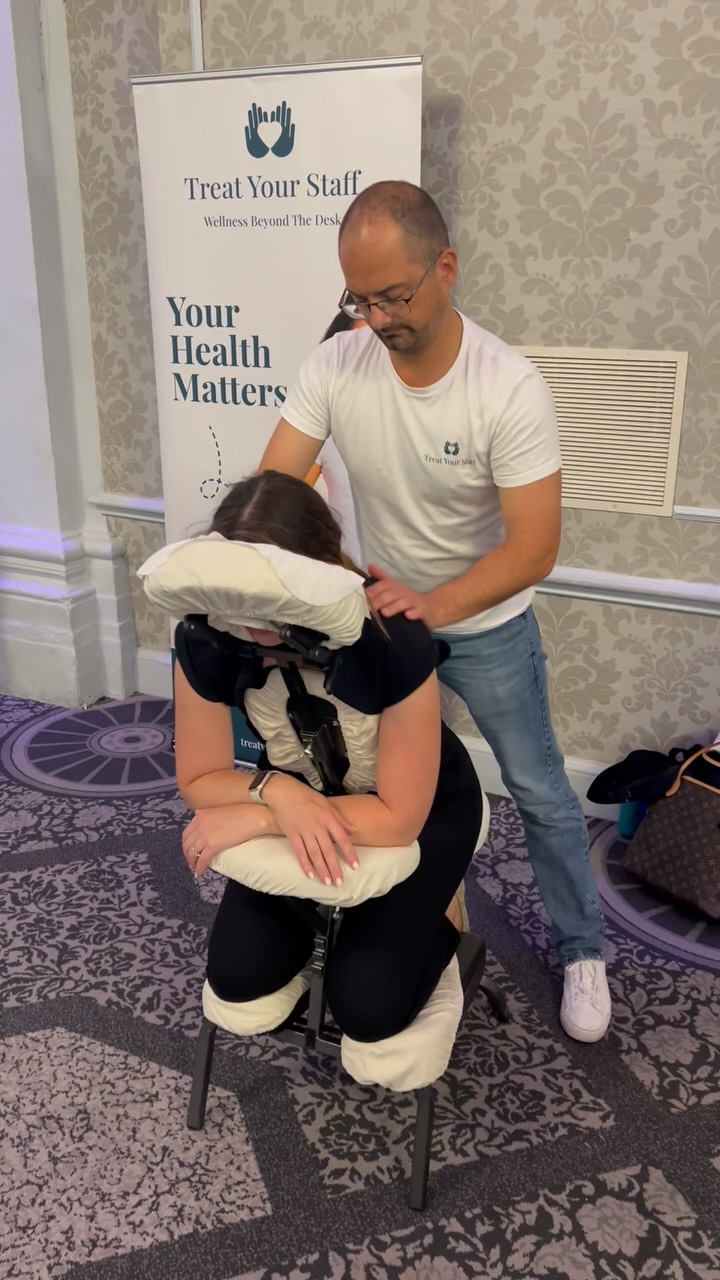Relaxing #ChairMassages at the PA Life Summit with @palifemag in London. Pleasure to attend as a #wellbeing partner and de-stress busy EAs and PAs. ššš
#employeewellbeing #workplacewellbeing #corporatewellness #wellbeingatwork #chairmassage #mentalhealthatwork #workplaceculture