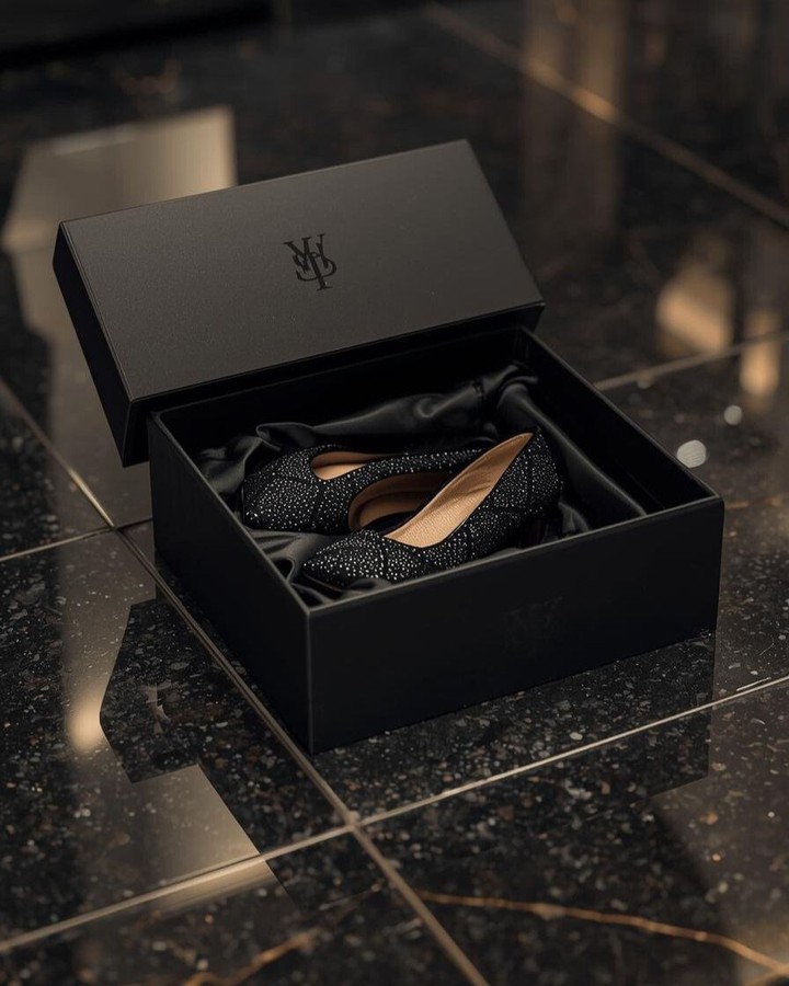 Step into luxury at launch. 👠✨ Our footwear boxes are designed to impress with magnetic lids, embossed textures, and sleek interiors.
#LuxeBox#FootwearPackaging#LuxuryBoxes#ProductLaunch#ShoePackaging#LuxuryBranding#CustomPackaging#PremiumPackaging