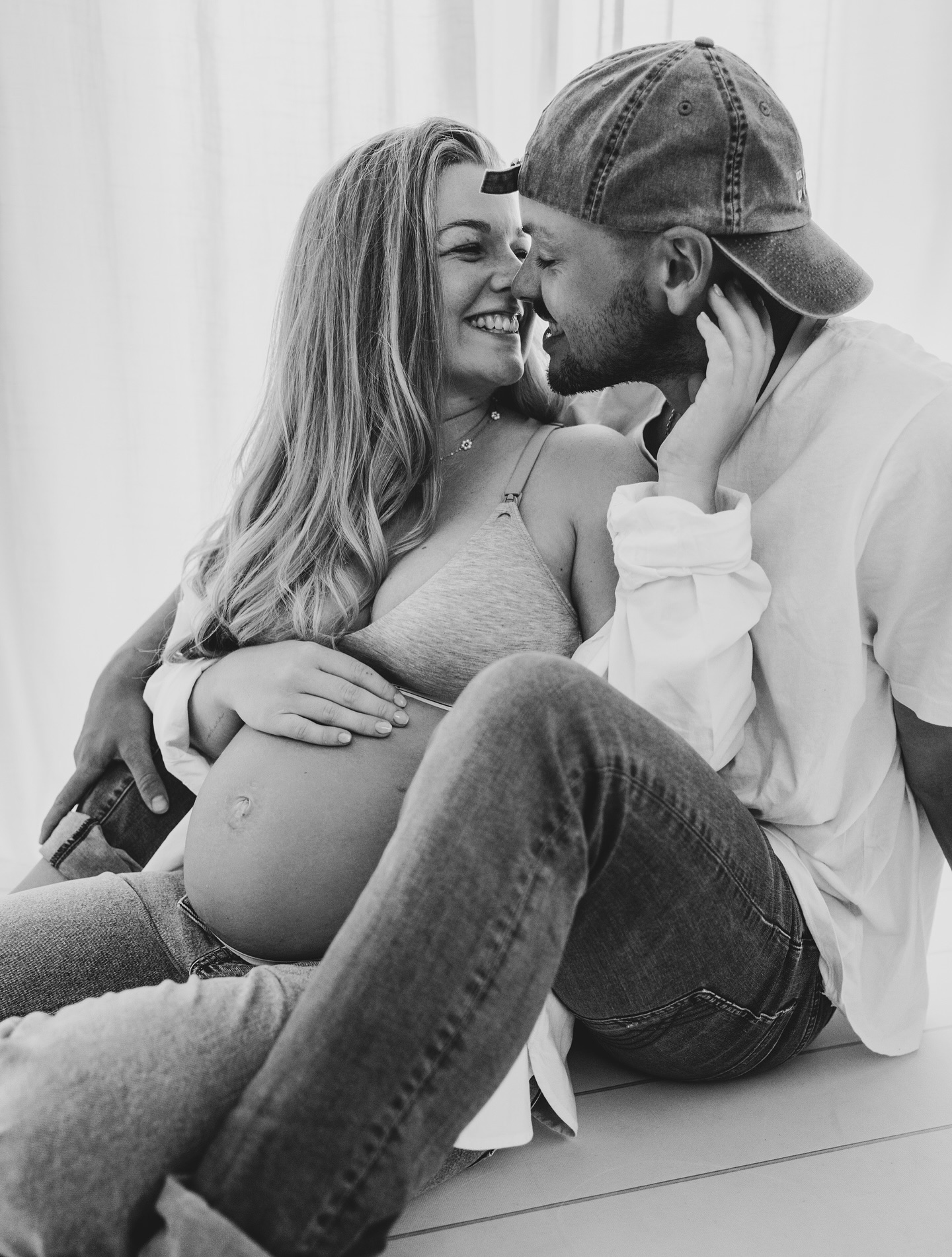 „Ein Babybauchshooting ist mehr als Fotos. ✨
Es ist die Erinnerung daran, dass du gerade das größte Wunder erschaffst – ein neues Leben. 🤍
‚Nicht schön genug‘ gibt es nicht – du bist genau jetzt wunderschön.
👉 Wenn du dir diese besonderen Erinnerungen sichern möchtest, schreib mir einfach eine Nachricht. Ich freue mich auf dich! ✨
#babybauchshooting #momtobe #schwangerschaftsfotografie #bauchshooting #erinnerungenfürewig #babyglück #schwangerschaft2025 #kugelzeit #liebeimbild