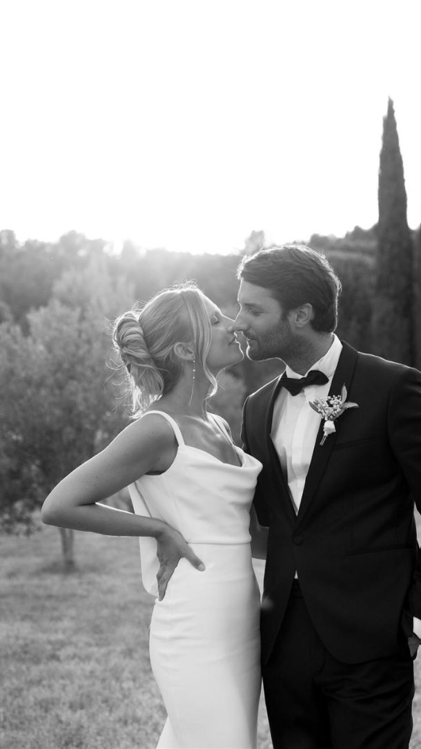 Un grand merci à Pauline & Florent pour leur confiance 🤍
Un vrai bonheur de voir chaque détail prendre vie lors de leur belle journée ✨
@atelier_onzejuillet
@mahina.moments
@lemasdescostes
@traiteurlatabledemilie
@sarahmangeret
@clipheart_weddings
@anyflowersofficiel
@entrenous.wedding
@nuitblanchedj
@marion_lhote
@terre.docre
@babysevenement
@provenceclassics
@booth.yourevent
@placedesmets
@mescopainscavistes
@joeziksax
#mariage #wedding #mariage2026 #mariage2026 #masdescostes #atelieronzejuillet #mahinamoments #weddingplanner #dessin #fairepartmariage #fairepart #illustration #papeteriemariage #papeterie