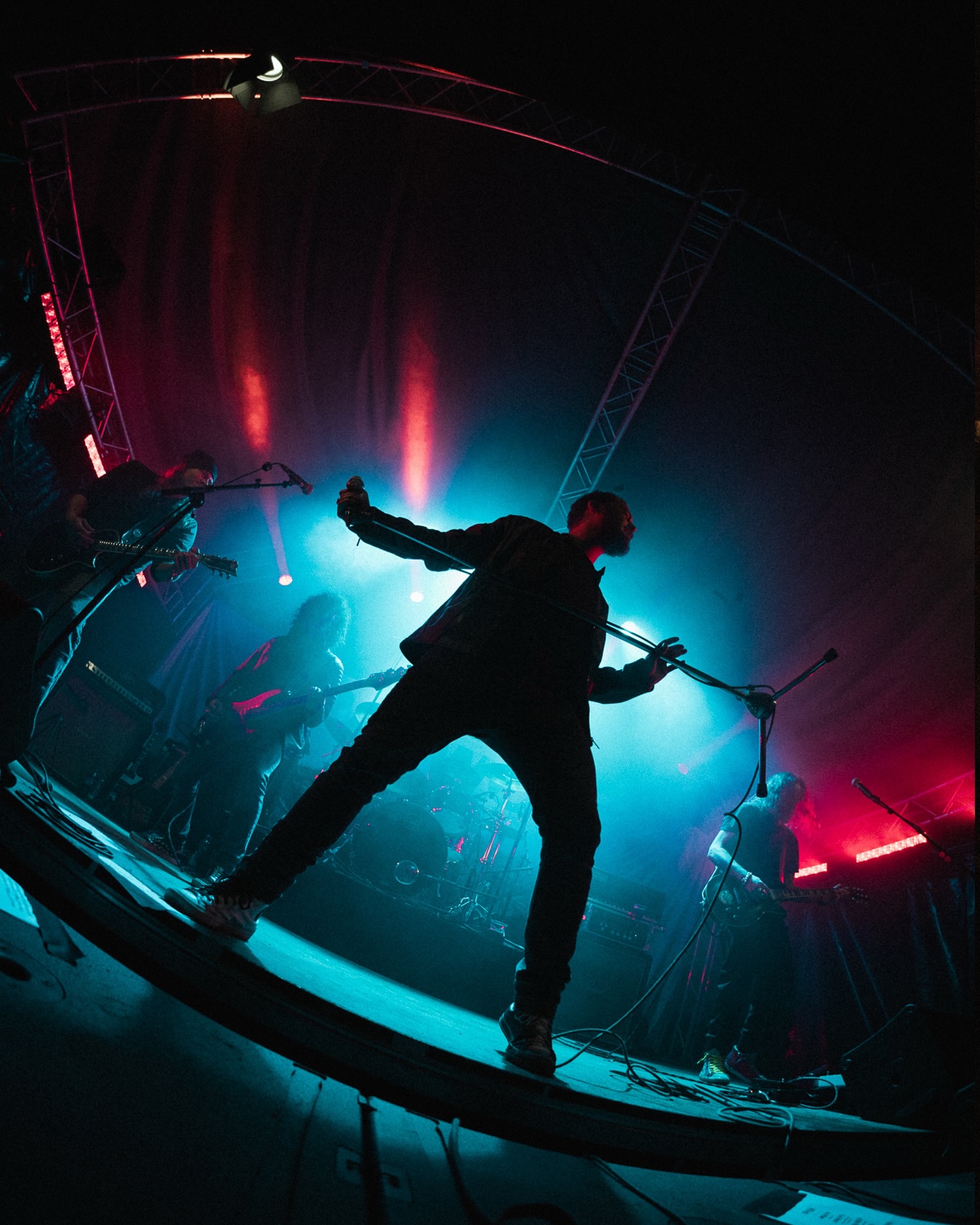 Eine Stimme, die die Nacht zerreisst – direkt in unser Gravel Pit Herz ❤️🔥@graywolfrocks begeistert die Menge auf der Gravel Stage!
#gpf2025 #gravelpit #rock #festival #gravelpitfestival
📷 @angelinaimboden @mitchproductions.ch