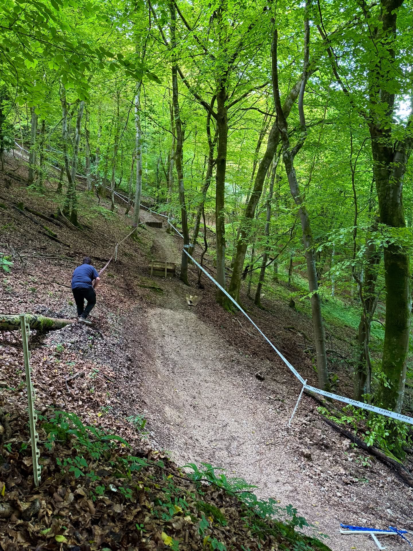 Darkside is ready for the @britishcycling Southern Champs this Sunday!
The tape is down and the tracks looking especially spicy ready for a true day of downhill fuelled racing.
Now’s your last chance to book online (online bookings close at 11pm this evening). Tickets will also be available on the day for an additional £10.
Spectators are also welcome!
We look forward to see you all this weekend 🤘
#okefordhill #okefordhillbikepark #britishcycling