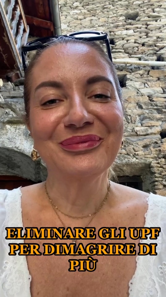 Vuoi dimagrire il doppio… senza fare il doppio della fatica?
Gli UPF, cibi ultra-processati, sono il killer silenzioso della tua forma fisica e della tua salute.
Uno studio pubblicato su Nature Medicine ad agosto 2025, quindi da pochi giorni, ha dimostrato che… in sole 8 settimane, chi elimina gli UPF perde il doppio del peso rispetto a chi li mantiene nella dieta.
E non è solo questione di estetica: più energia, metabolismo più attivo e minori rischi oncologici. Tutto… semplicemente tornando a cibi minimamente o meglio non processati.
Prova anche tu: 8 settimane senza UPF, cioè cibi ultraprocessati. Sarai sorpreso dal corpo e dall’energia che ritroverai.
#NoUPFChallenge
La tua trasformazione inizia dal carrello della spesa.
#Dimagrire #PerderePeso #DietaSana #Benessere #Salute #AlimentazioneSana #HealthyLifestyle #MetabolismoAttivo #FitnessMotivation
