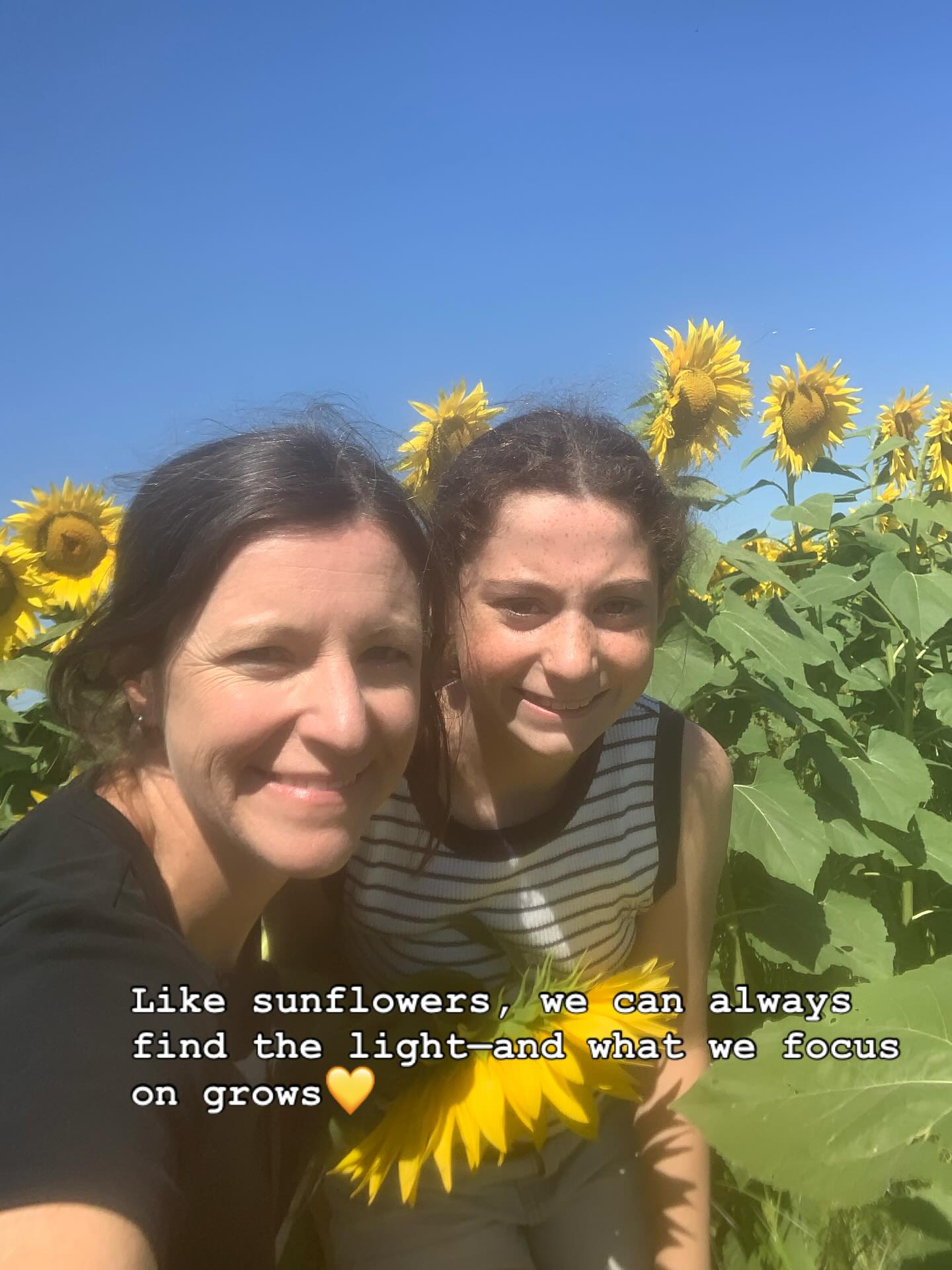 Like sunflowers, we can always turn toward the light. What we focus on grows—pause and choose the good 💛
Of course it’s easy to focus on good when you’re mouth is full of a fresh picked honey crisp🍎@fairoaksfarms
#mindfulness #familylife #mindfulfamily #applepicking #harvest #familyfun #outing