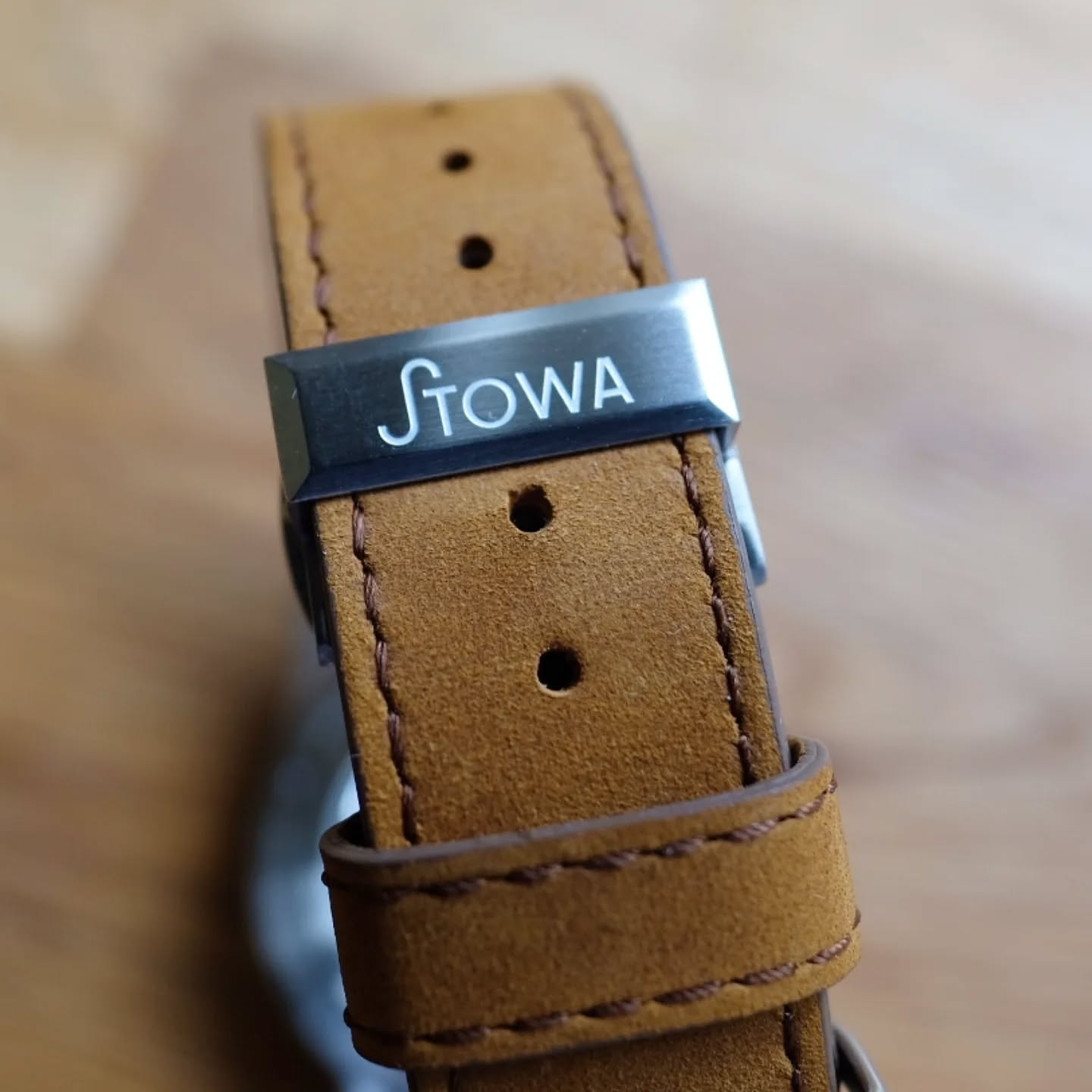 Nu har vi viklås hemma till Stowa. Riktigt fin kvalitet med fjärilskonstruktion som viks från två håll.
Vi har flera klockor hemma med. Välkommen in och kika!
#klocka #urmakeri #watch #stowa