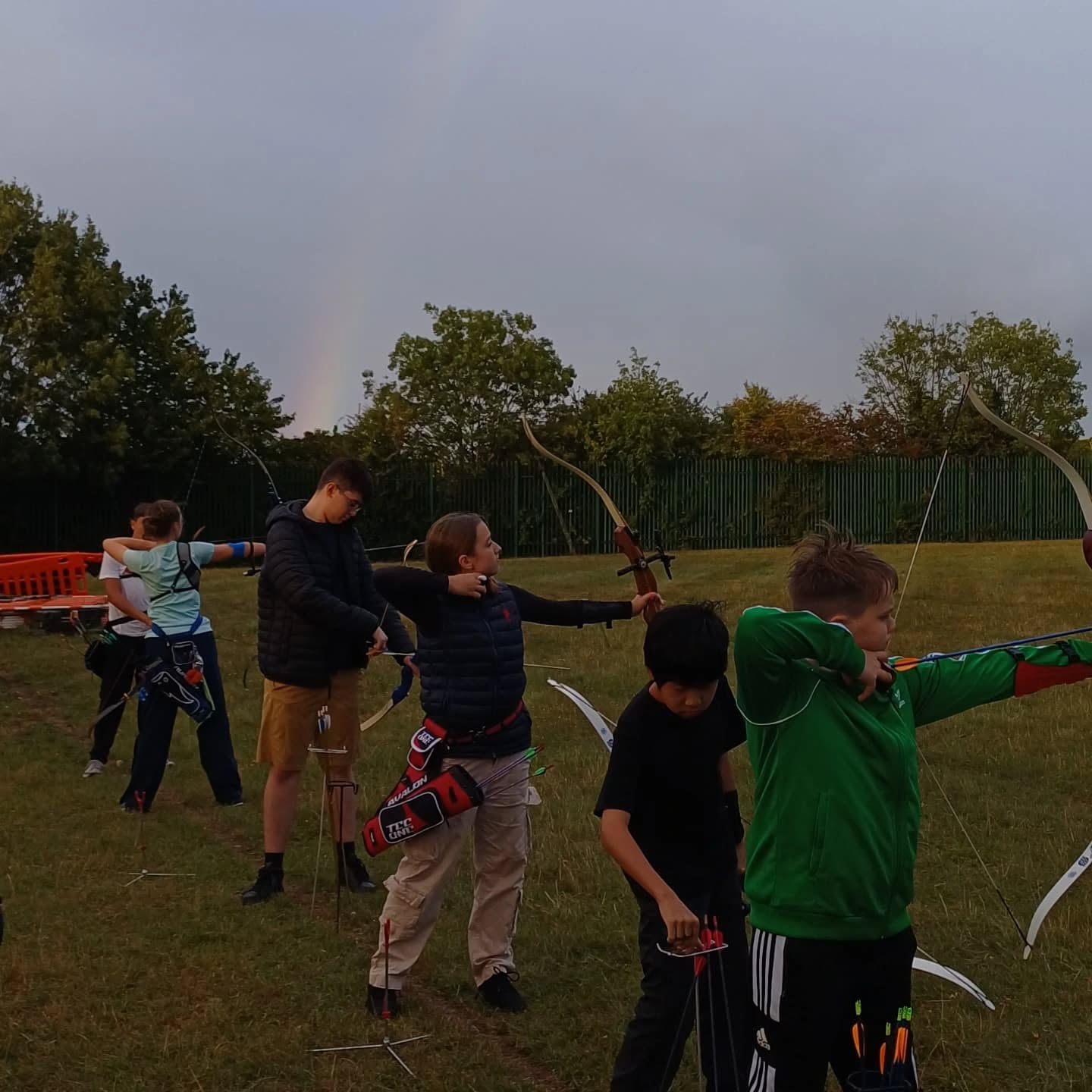 Tonight's third junior night allowed the archers to get sight marks for the club champs, as well as practice scoring.
Despite the rain, sun and wind, we are so proud of the progress these juniors have made, and are excited to see the results on sunday
#competitionready #juniorarcher
@archerygbofficial #shootingintherain