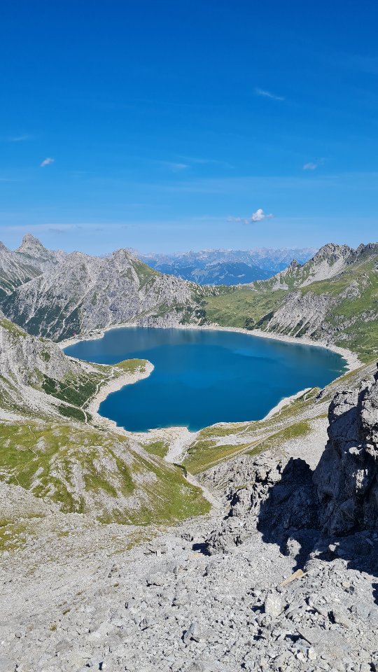 Rätikondurchquerung - in 5 Tagen das Rätikon erleben 🏔
Teils einsame Wege, wunderbare Aussichten, imposante Berggipfel, kristallklare Seen, feine Hütten, Wanderherz was willst du mehr?
Für mehr Informationen einfach DM an mich😁
Lass uns gemeinsam den Rucksack packen und die Bergschuhe schnüren 🎒🥾
#wanderführer #uimlaguide #iml #internationalmountainguide #rätikon #rätikondurchquerung #wandern #mehrtagestour #mountain #bergliabi #iguideyou #naturelover