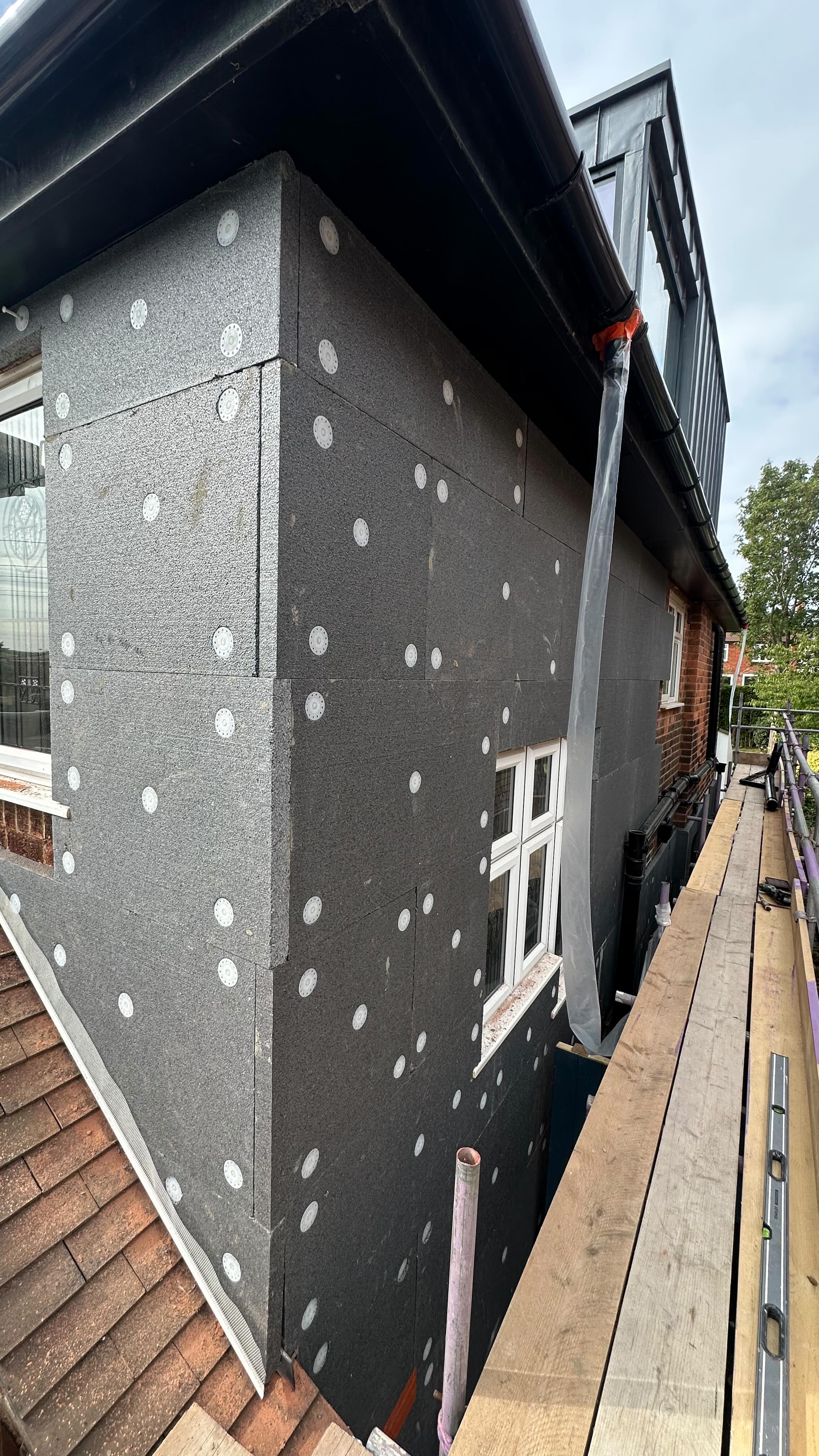 ✨West Bridgford Project Update ✨
Insualtion and Base coat complete and ready for the crisp white silicone texture once it’s fully dry. Big transformation inbound – this one’s going to look stunning! 👌
#siliconerender #ewi #westbridgford #nottingham #colouredrender