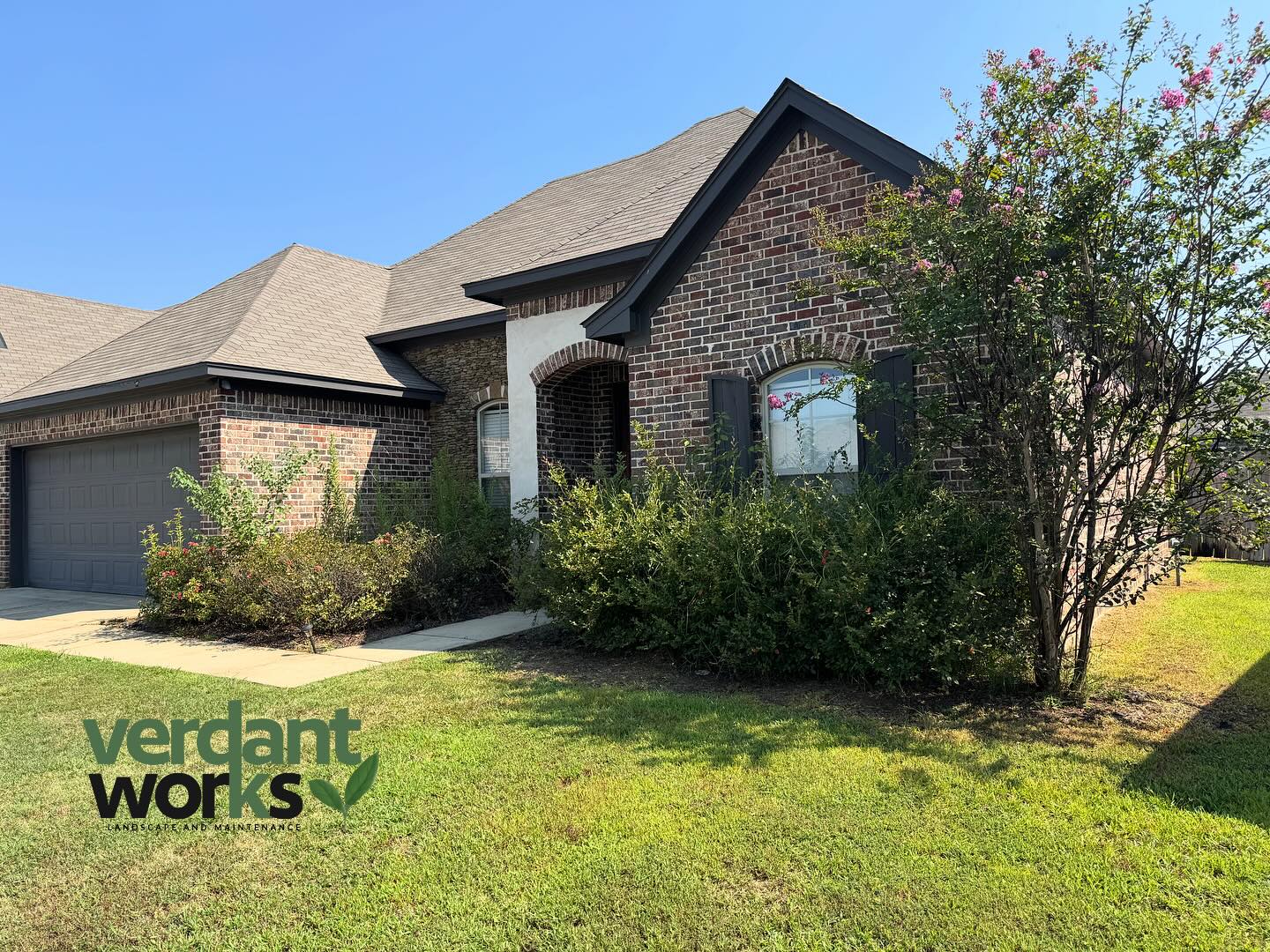 Before and after
Weeded, edged, and mulched both beds for our client. We also trimmed and shaped up hedges. Give us a call today! We’re ready to make your yard everything you want it to be!🎯🌱 #Landscape #Weeding #Edging #Mulching #VedantWorks