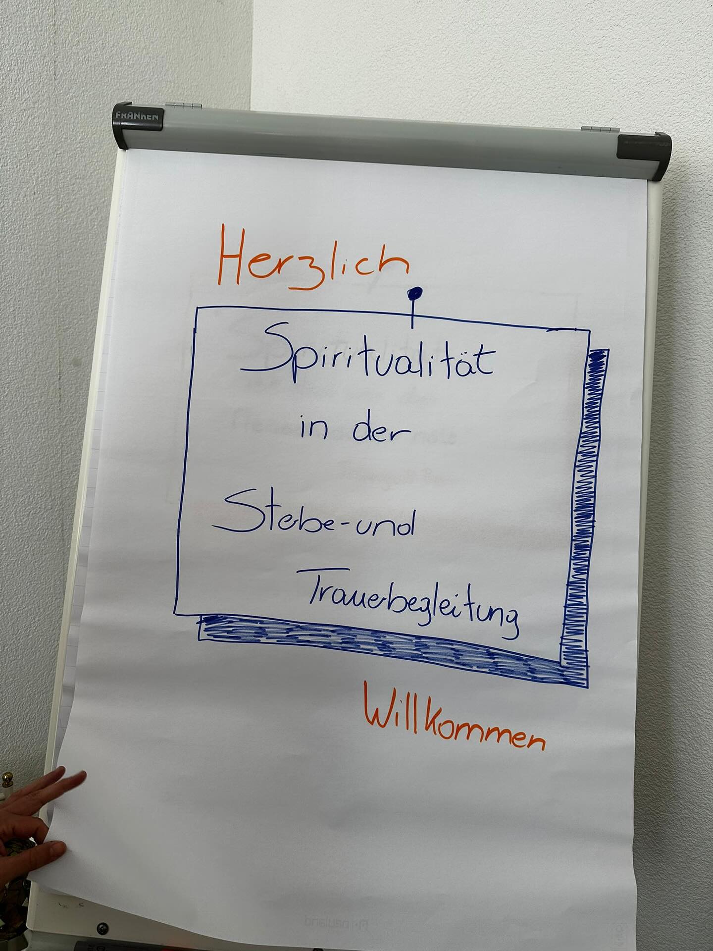 Im ÖV auf dem Heimweg nach einem Tag voller Energie und am Ende erschlagen von den Einsrücken🙈#trauerbegleitung #spiritualität#sterben#sterbebegleitung #persönlichkeitsentwicklung #daskommtschongut
