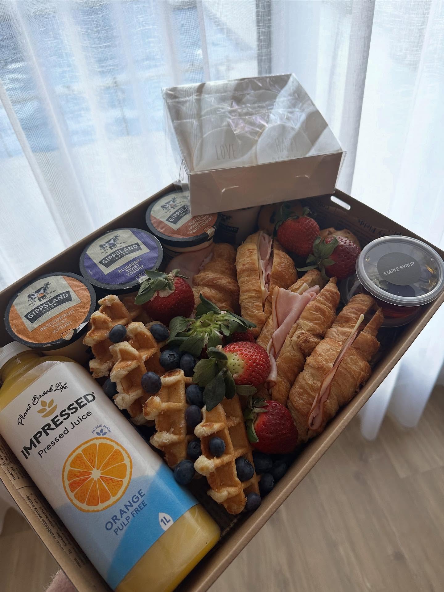 Those Breakfast boxes - special “92nd” Birthday celebrations
.
.
.
.
.
#breakfastinmelbourne #grazing #grazingplatters #breakfastofchamps #grazingtablesandcheeseboards #birthdaycelebrations #92birthdaycelebration #kooweerupplug #grazingtablesandcheeseboards #grazingplatters #grazinfood #birthdayboxes #morningtonpeninsulabusiness #wonthaggi #wonthaggicoffee
