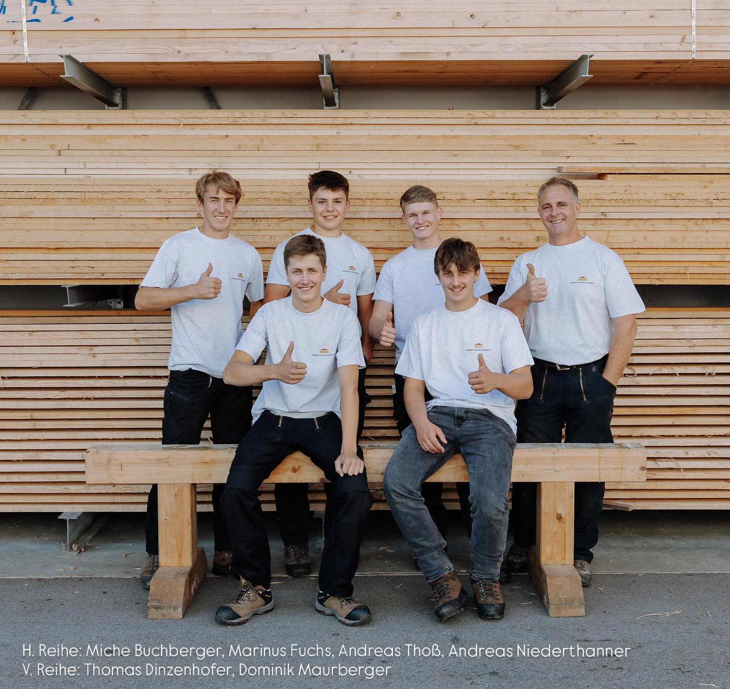 😎✌🏽Herzlich willkommen, Thomas & Dominik!
Am Montag habt ihr eure Ausbildung bei uns gestartet. Das ganze Team freut sich riesig auf die gemeinsame Zeit – viel Freude und großen Erfolg euch beiden!🚀
Schee, dass do seids🙌🏽
#ausbildungsstart #zimmererausbildung #berufsschulebadaibling #holzbau #ausbildung #ichzimmeremirmeinezukunft #inntal #hochhinaus #willkommenimteam #zimmerer_auf_insta #zimmerertreffpunkt #zimmereiniederthanner #handwerk