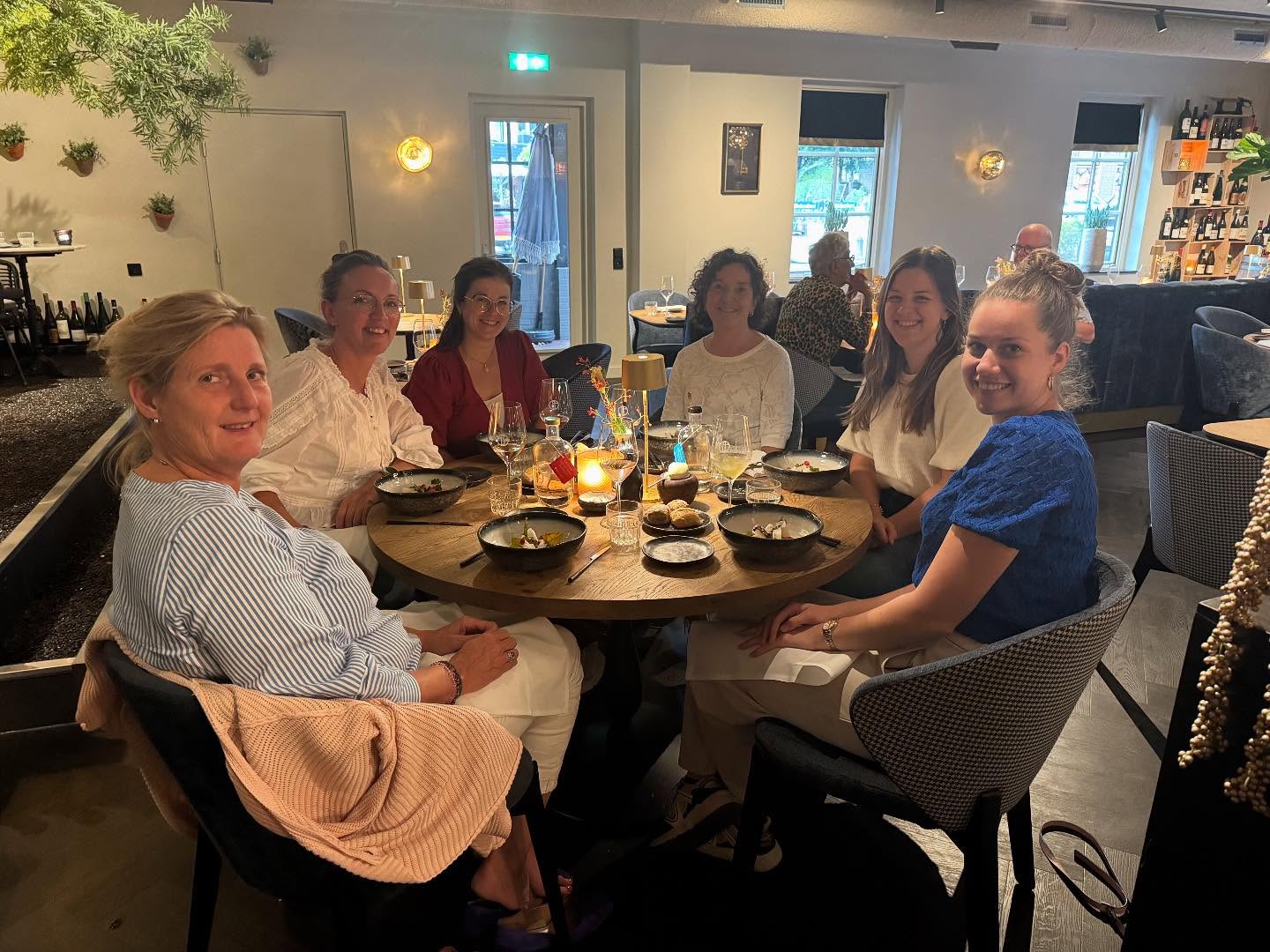 De vakantieperiode is voorbij en dat betekent dat het tijd is voor een etentje om met elkaar gezellig bij te kletsen! 😄🥰