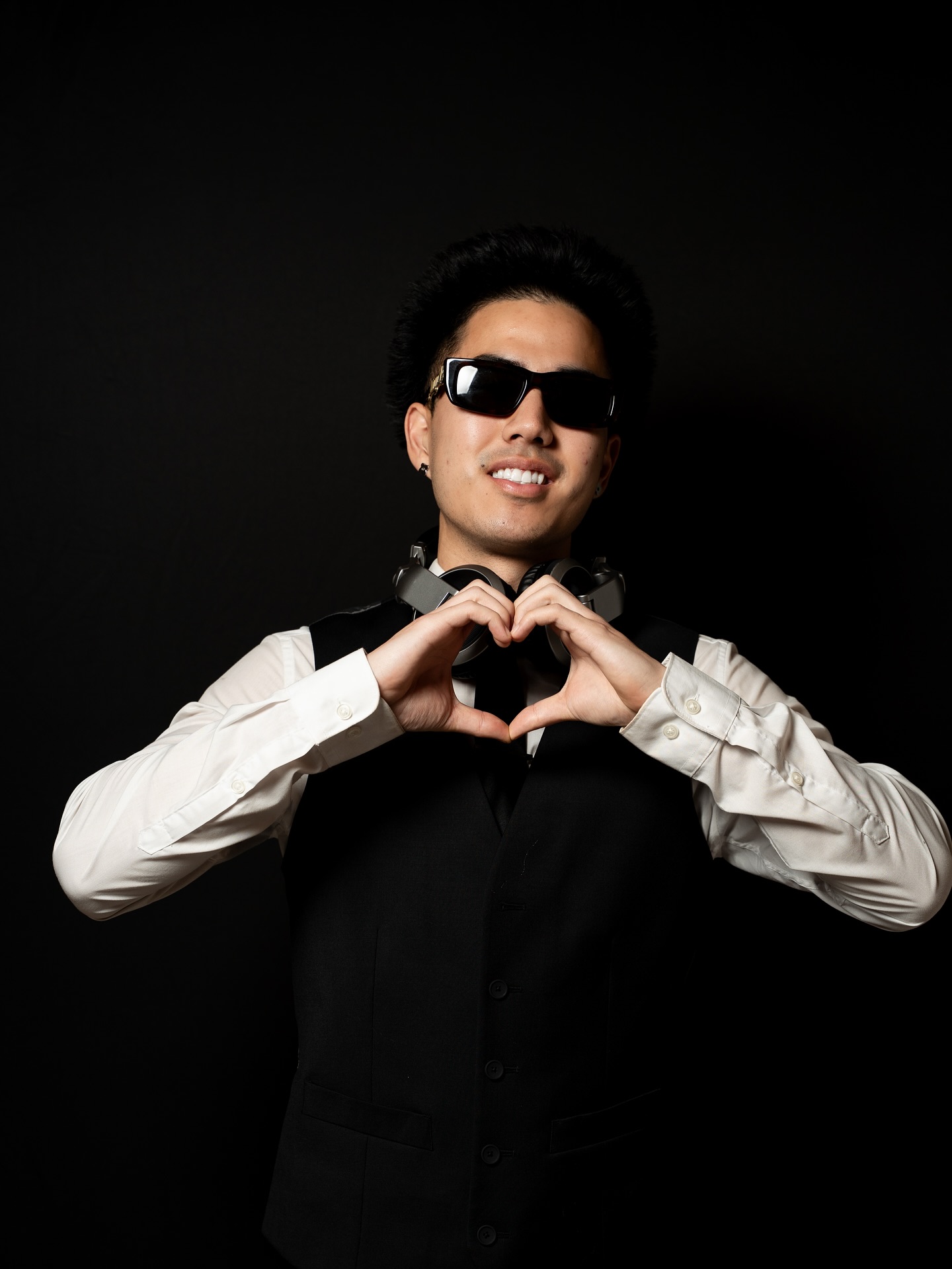 Meet the incredibly stacked DJ lineup at @5dentertainmentofficial for the 2025 Season.
🎧💯 @ptneeks x @way2pac x @thee.dj.washii x @vsideworldwide x @jeymusicofficial
All of our DJ’s brings their own unique style, skills, and energy to the booth. From club-style mixing and creative transitions to reading the crowd and keeping the dance floor packed, our DJs are certified *dance*floor generals.
We’re beyond grateful to have such a powerhouse team representing 5D Entertainment & can’t wait to celebrate with all of our couples, families, and partners who continue to trust us with their most important nights.
Let’s keep this function goin y’all 🙌💫