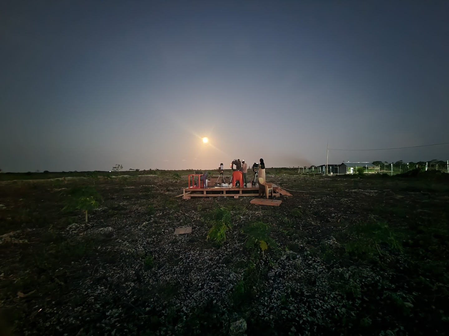 A night to remember under the shadow of the Earth.
Who else managed to snap a picture? 📸