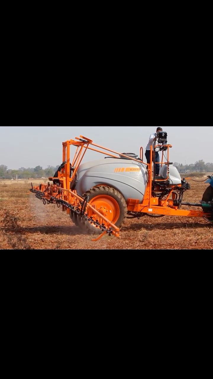 Precision that pays, with the Jacto advance 3000 AM18. Hydraulic boom system, 3000L capacity & equipped with Complete spraying guidance and control system by GPS lightbar, electric pilot and automatic section controller … it offers better spray control and efficiency 🌱