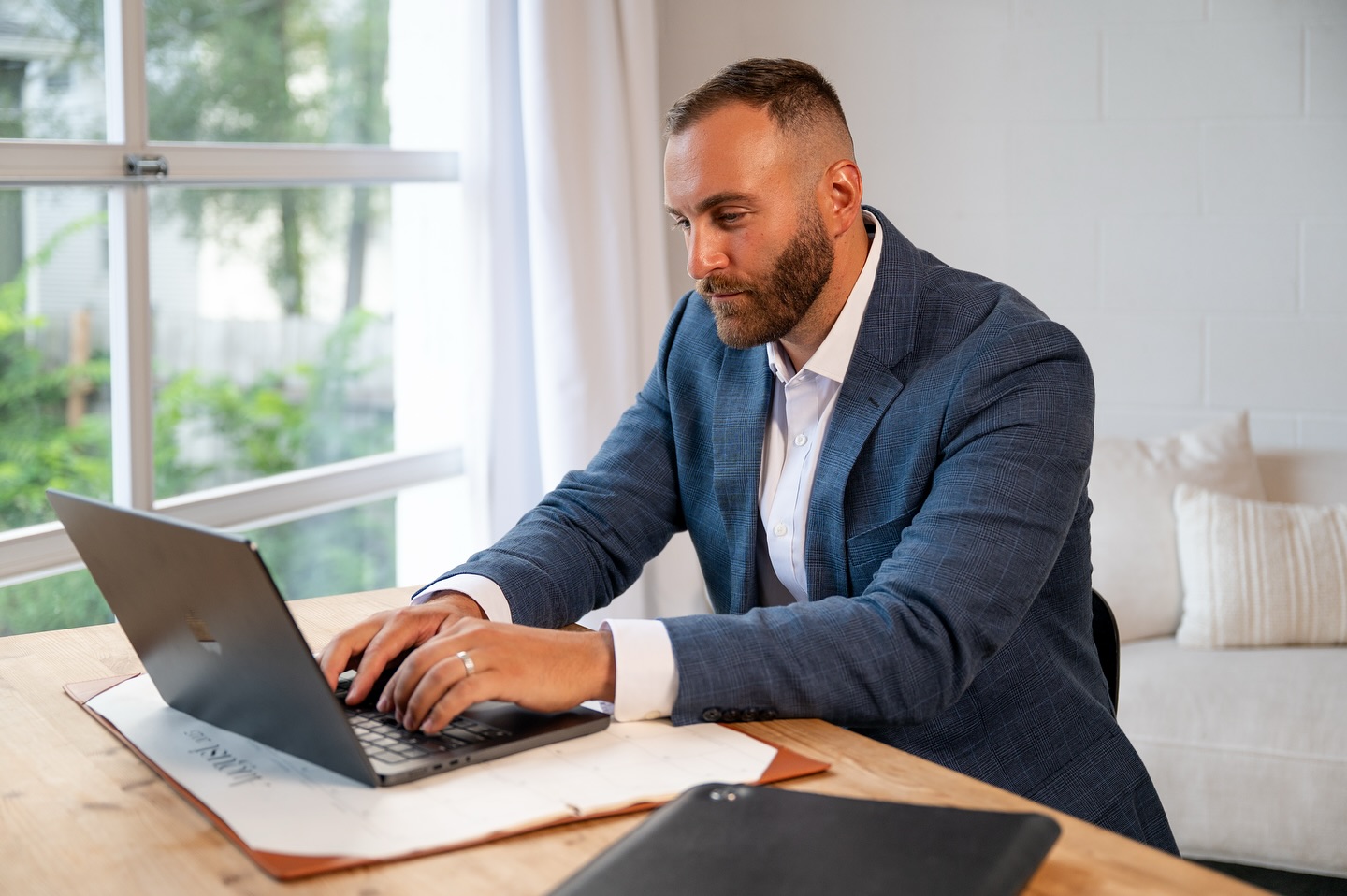 Just over here making real estate deals look like a 9–5 📈💻
Looking for your next home (or your first)? Let’s turn those Zillow searches into keys in your hand 🗝️✨
Let’s meet this week, coffee on me!
📷 @samuelrobisonmedia