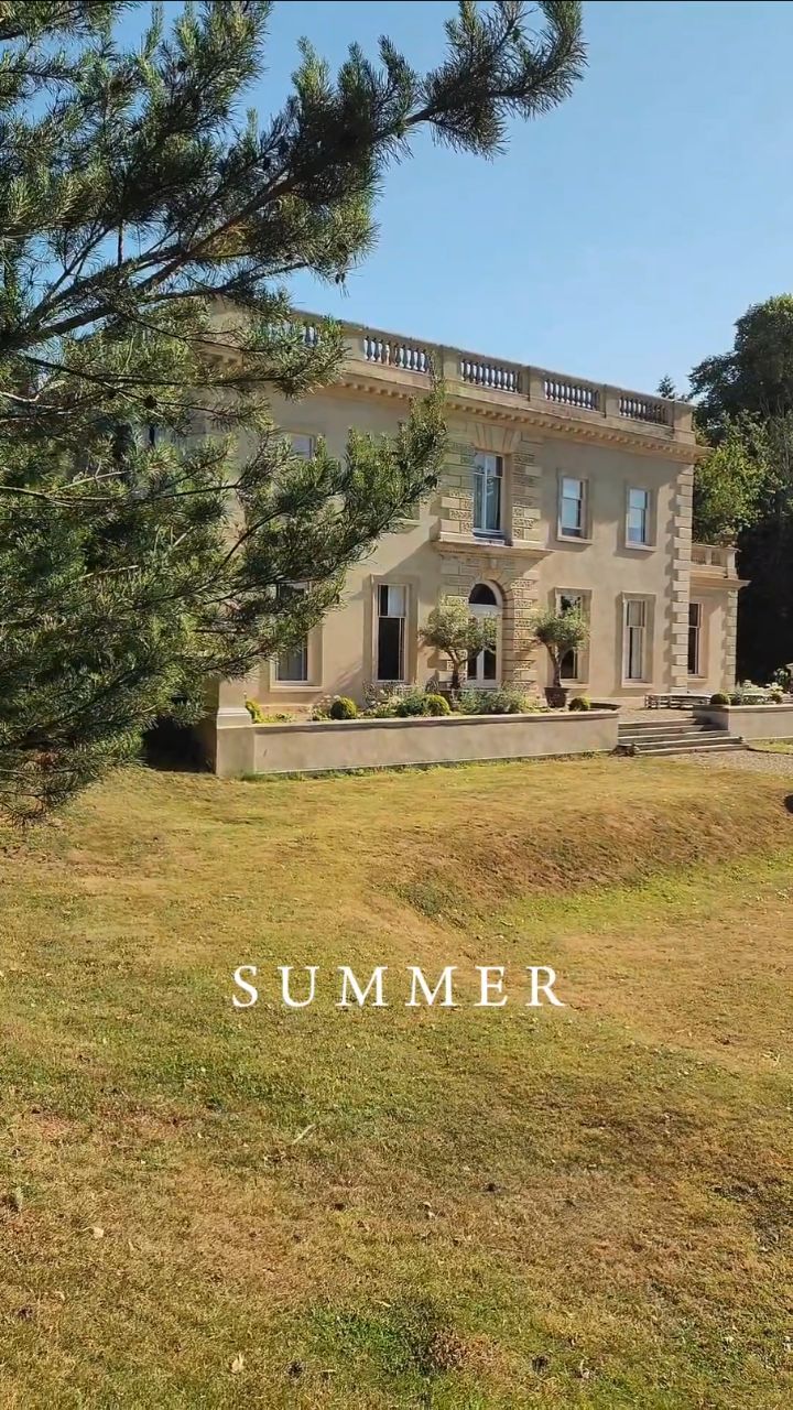 An ode to Summer...I miss you already 💙🩵💜
#shootlocation #locationscouting #filmlocation #locationhouse #locationshoot #periodhomes #racehorses