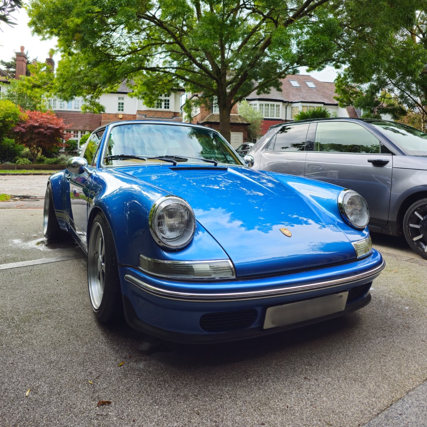 😍Today we gave this stunning Porsche a pre-show clean, making sure it’s looking absolutely perfect for @concours_of_elegance
Message us for prestige vehicle maintenance.