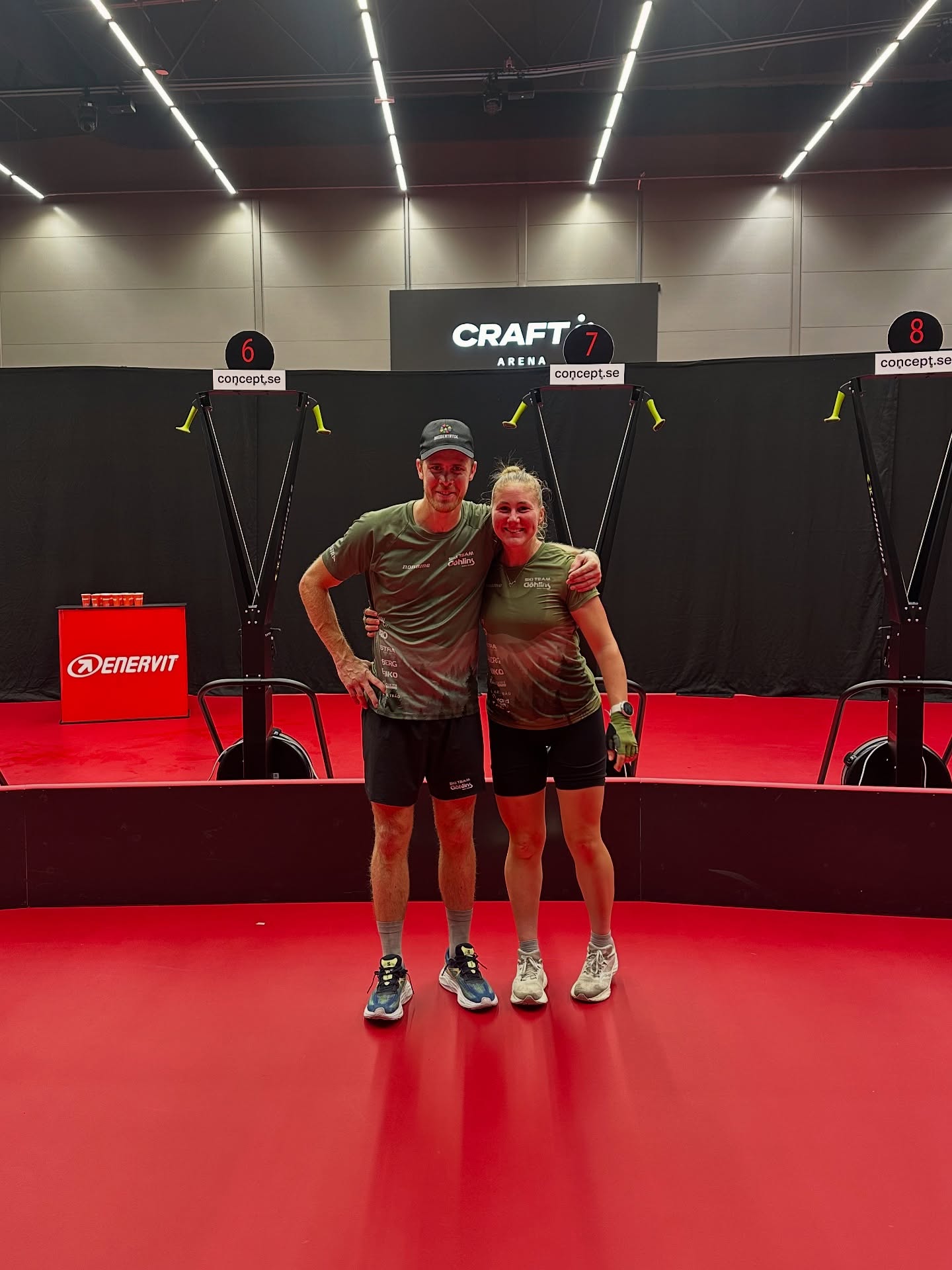 Premiären av Skierg Open i mäktiga @craftarenakosta! @hildalof tar sig till finalen där hon avslutar på en grym 5e plats på tiden 19:28,3.
@andersson.elias inleder loppet med självförtroende och jämn fart som han ökar mot slutet och kniper 3e placeringen på tiden 16:21 och endast några sekunder efter @aasrolid
Grattis till världsrekorden på 5000 meter Skierg @larssonjenny och @olovroos ! 🥳🥳
@vasaloppet
@skiclassicsofficial
@concept2sverige