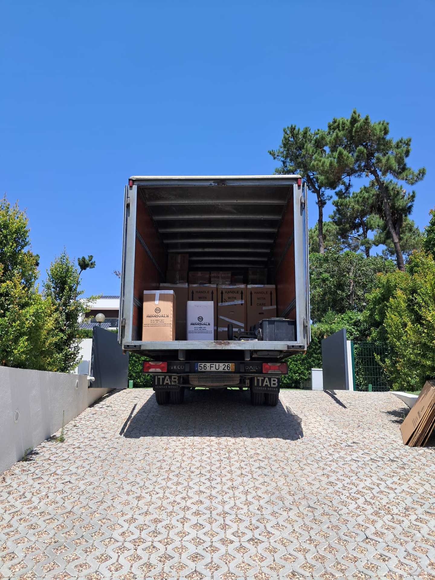 📸 A glimpse behind the scenes in Portugal 🇵🇹 — where every relocation is handled with care, precision, and a touch of sunshine. ☀️🚛
Reach out to our team via phone or email with your specific requirements, and we'll be happy to assist!
🇬🇧 LONDON OFFICE
22-24 Homecroft Rd, London, N22 5EL, United Kingdom
0208 807 6677
🇵🇹 PORTUGAL OFFICE
Inter Luis
Estrada Nacional 10
Centro Empresario Sado Internacional
Armazem D21, 2910-835 Setúbal
00 351 265 708 240
info@tp-internationalremovals.co.uk
#relocationservices #movingcompany #shipwithus #movers #packingpros #transportation #movingday #shippingworldwide #relocationexperts #shipments #tpinternationalremovals #transportugal #shippingandhandling #movingtotheuk #packingandshipping #movingtoportugal #movewithus #easyshipping #movingsolutions #shippingmadeeasy #securepacking #movingtospain #storagesolutions #removalstoportugal #relocationready #movinghome #newoffice #fineart #vehicletransportation