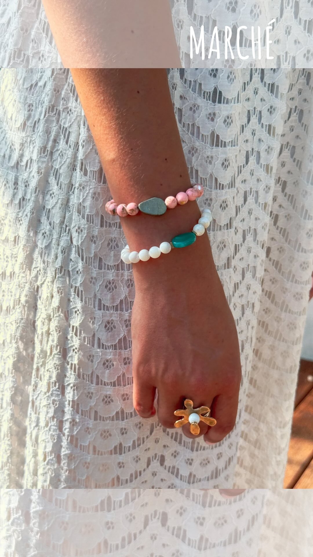 ☀️Épisode 1 - Aaaah les marchés d’été…!!Un vrai festival de profils clients ! 🤪
Du pressé (ou désintéressé) qui passe mais ne regarde pas, au timide qui n’ose pas s’approcher, en passant par celle qui ne comprend pas les prix, celle qui essaye tout, jusqu’à la passionnée ! (mes préférées évidemment 🥰🤣)
Spéciale dédicace à celle qui « réfléchit » et « revient tout à l’heure » (on l’attend encore 🤣🤣🤣) 🌈
En vrai j’adore!!! Je fais une analyse de l’humain ! 🤗
Et je vous aime toutes et tous!!!❤️❤️❤️
En espérant que ces minis sketchs te fassent sourire!
Et toi, quel profil serais-tu? Dis moi en 💬
RDV au prochain épisode! 💋
#artisane#artisanatmoderne#bijoutiere#bijouxartisanaux#creationunique#bijouxoriginaux#bijouxpersonnalisés#jaimelamer#momentsprécieux#penséespositives#hypersensibilite#êtresoimême#paumaville#chargementale#modeéthique#enfamille#hypersensible#beauténaturelle