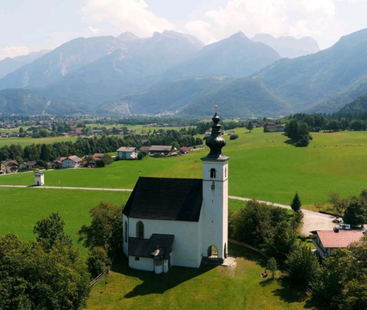 For 3 weeks we traveled through Switzerland, Poland, and Austria.
Europe showed us so much beauty
Check out the full video on YouTube 🩵
Can't wait to be back in the mountains soon 🇮🇹