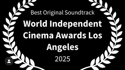 Wat een succes is de @bezuidenhout_de_film nu al! Vanaf dit najaar in verschillende thuisbioscopen te zien (Pathe, AppleTV) en volgend voorjaar in de bioscoop. En niet minder trots ben ik als componist natuurlijk met de 2 awards voor beste filmscore die ik al in de kast mag zetten! Volg de film als je deze nog niet gezien hebt! Er komen nog meer dan genoeg kansen!