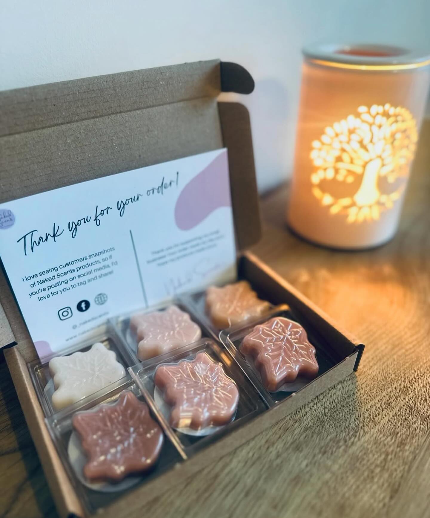 Our 5 for ยฃ6 wax melt shapes are the perfect way to try a handful of different scents. With hours of long lasting fragrance from just one shaped melt, itโs sure to get you feeling cosy on these rainy days and leave your home smelling divine ๐๐