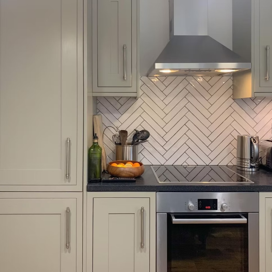 There's so many cleaning companies out there and since 2020, many more have popped up making grandiose claims with little to no experience in the field. I prefer to stay small. Sure, I'm not £12 an hour but that's because I am fully registered, insured and actually pay myself more than pennies. Cleaning in Norfolk costs anything between £12 to £30 an hour. I am nearer the higher end of that scale for my cleaning and housekeeping services, but I only use premium, eco-friendly, vegan certified products and have top of the range equipment including Dyson vacuums for carpets and hard floors. I take a living wage equivalent for both cleaning and administrative work and everything else goes back into advertising and the business! 🧽✨