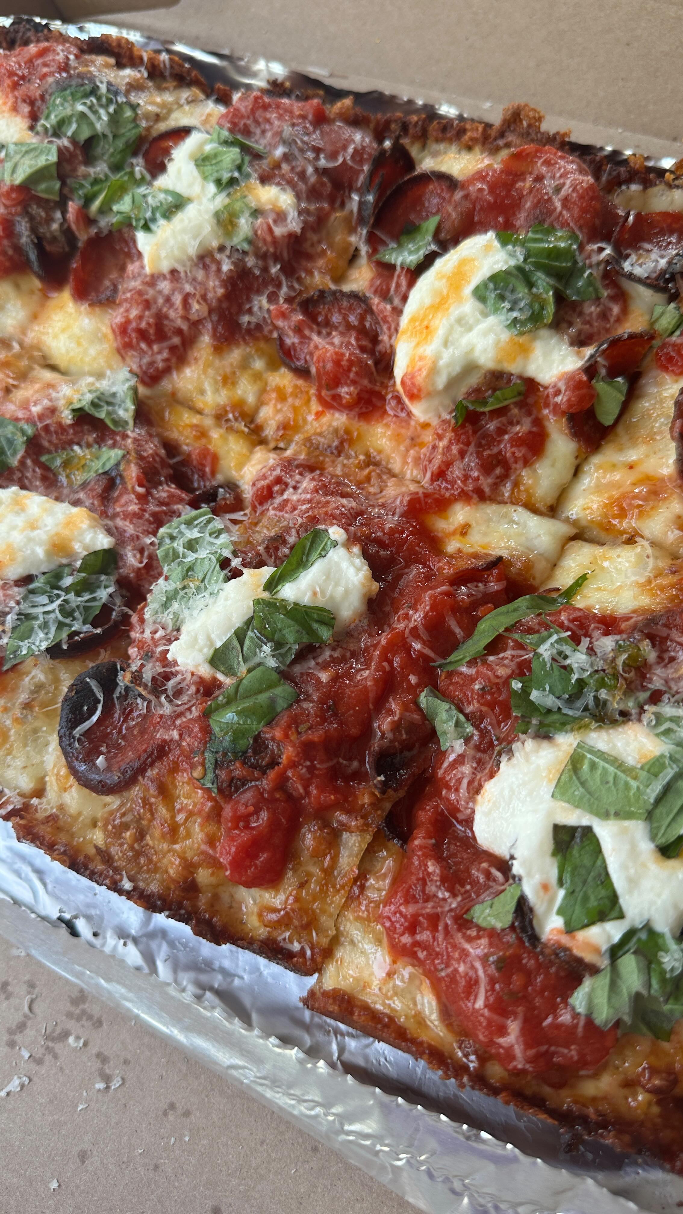 it only took me a month and a half but I finally got the chance to be able to pick up one of these amazing pizzas. #315 #syracuseeatslocal #syracusefood